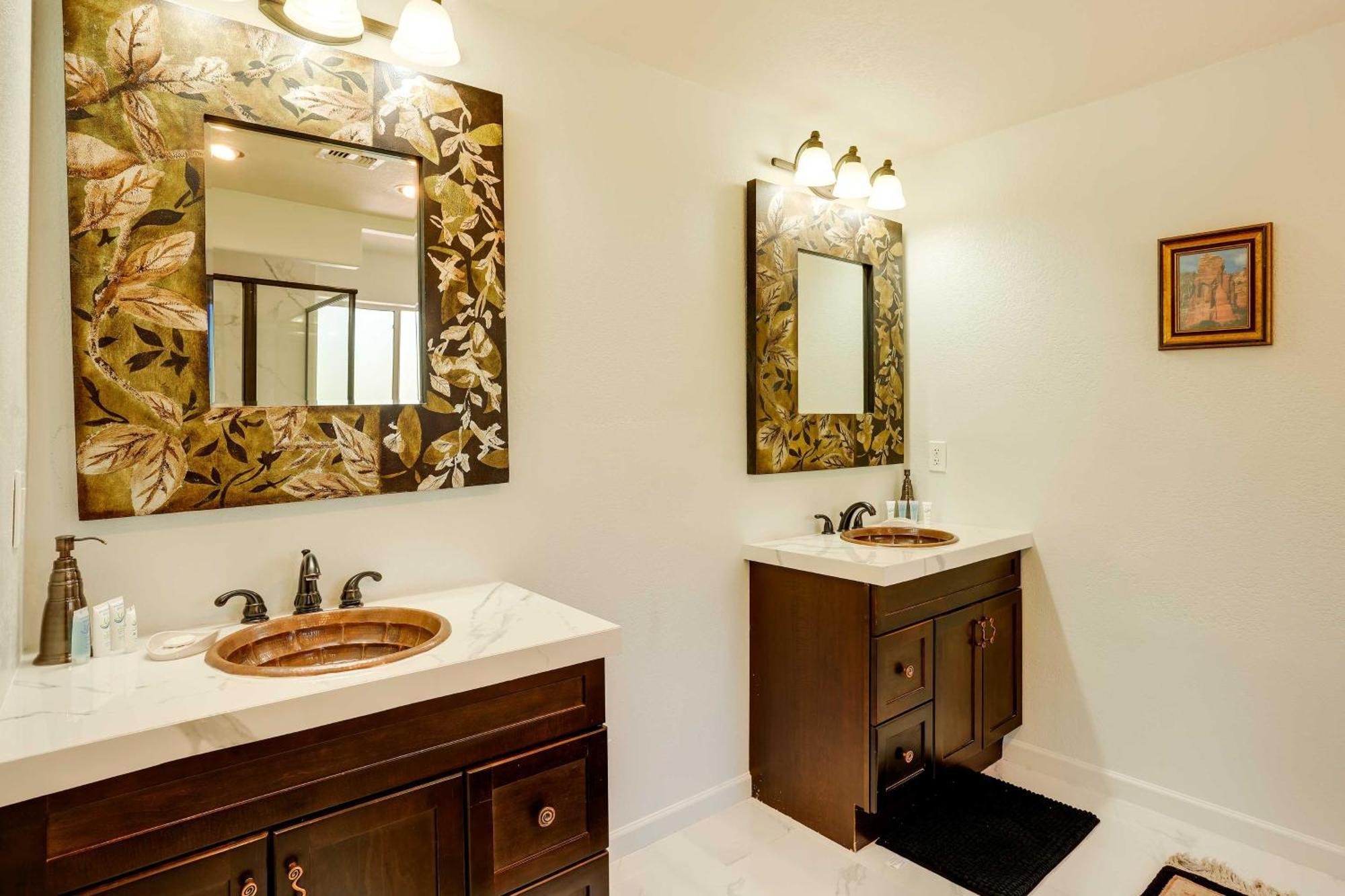 With Red Rock Views About 10 Mi To Uptown! Holiday home *