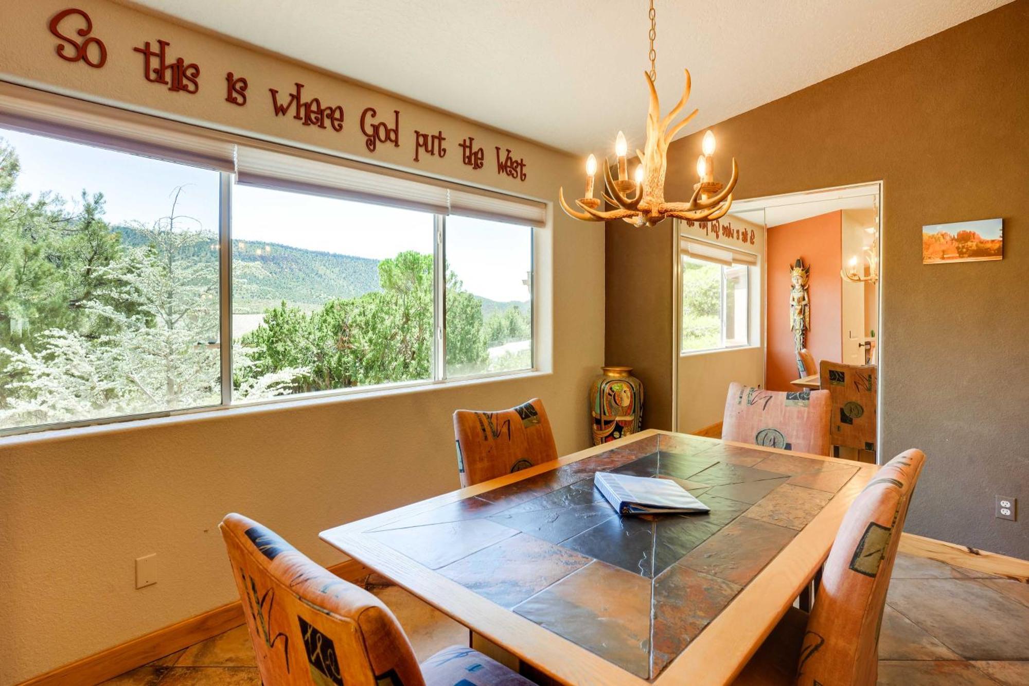 Holiday home With Red Rock Views About 10 Mi To Uptown!