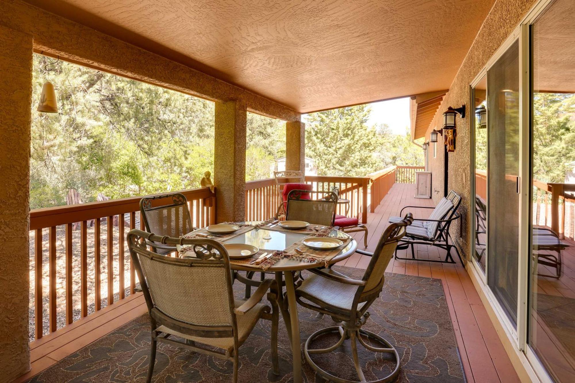 With Red Rock Views About 10 Mi To Uptown! *