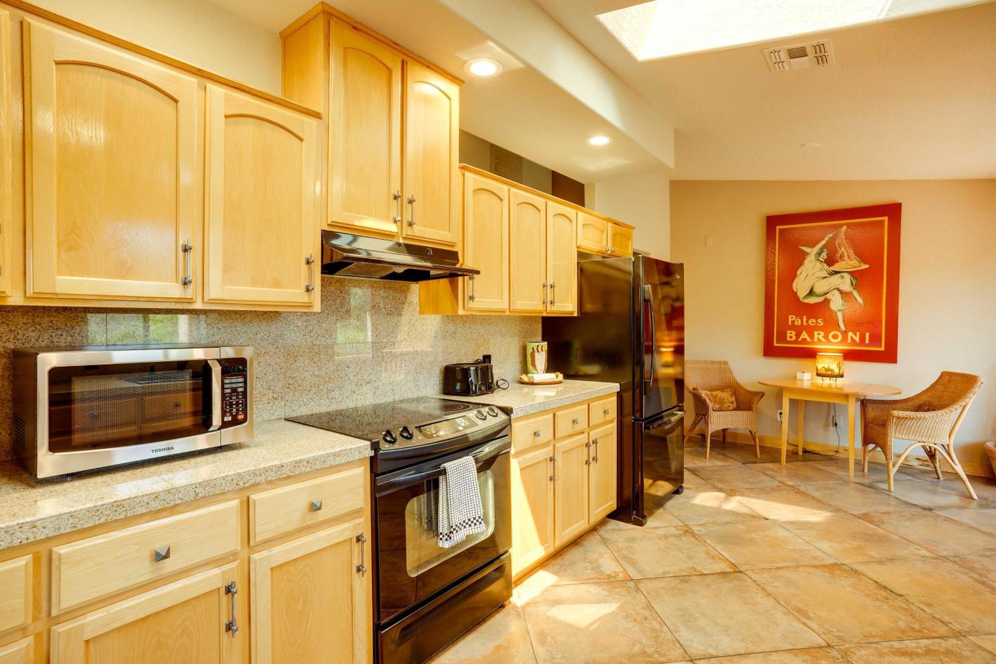 Holiday home With Red Rock Views About 10 Mi To Uptown!