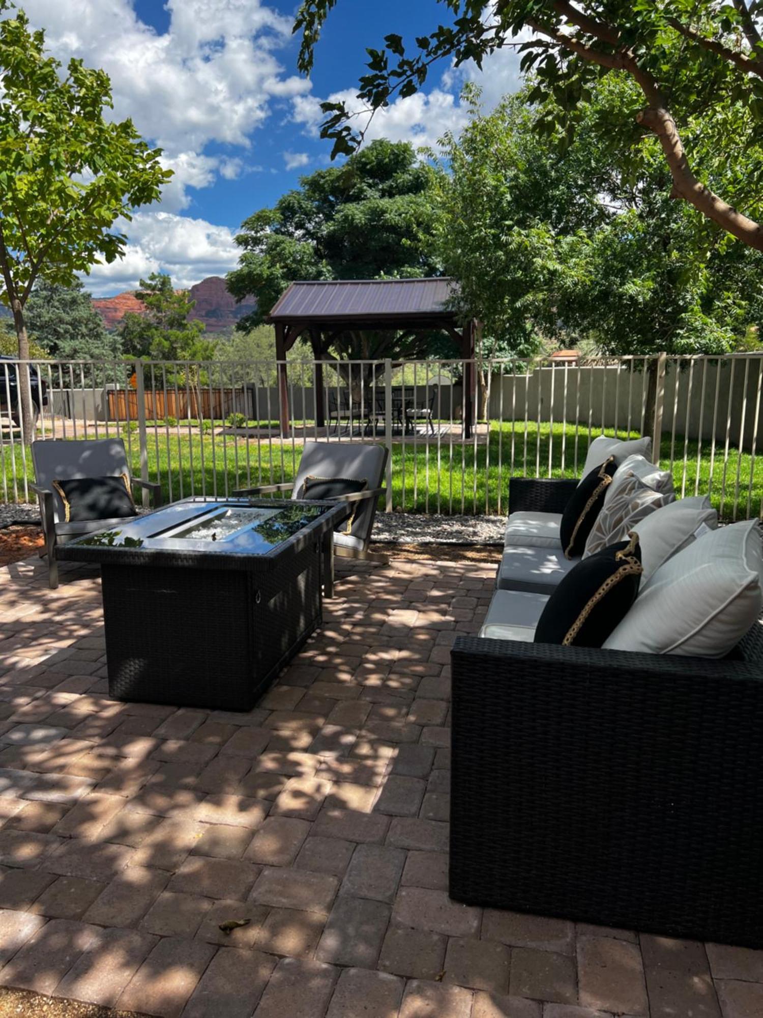 Uptown Gem! Wow! Views!! New! Barrel Sauna!!! Close To Trails, Walk To Uptown Sedona, Restaurants And Shopping Villa Sedona