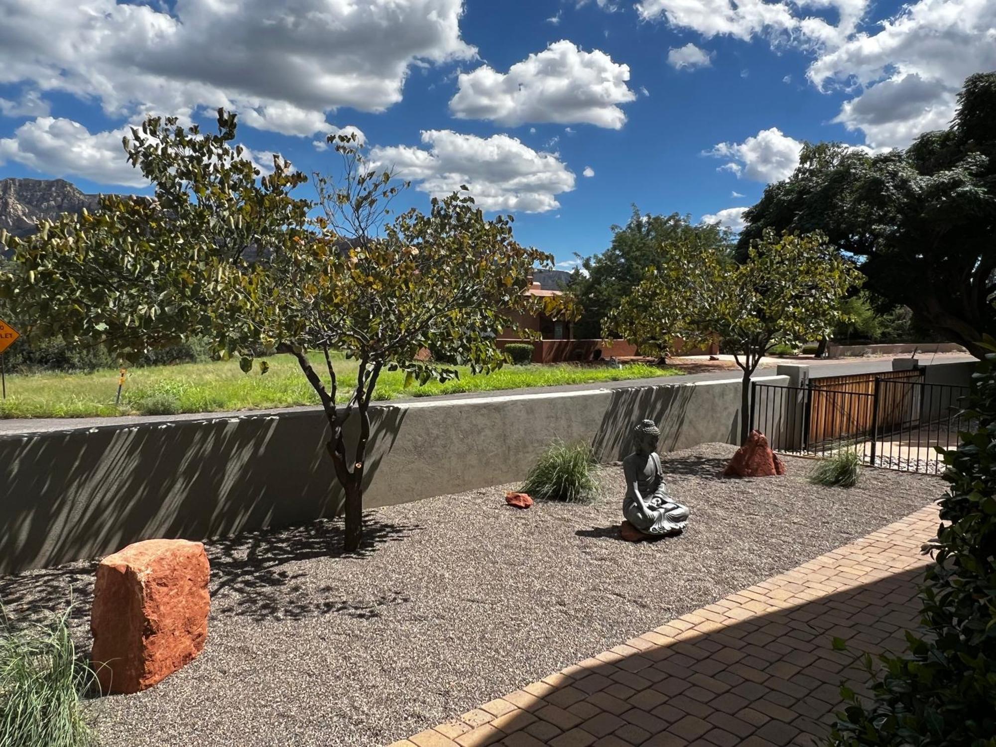 Uptown Gem! Wow! Views!! New! Barrel Sauna!!! Close To Trails, Walk To Uptown Sedona, Restaurants And Shopping