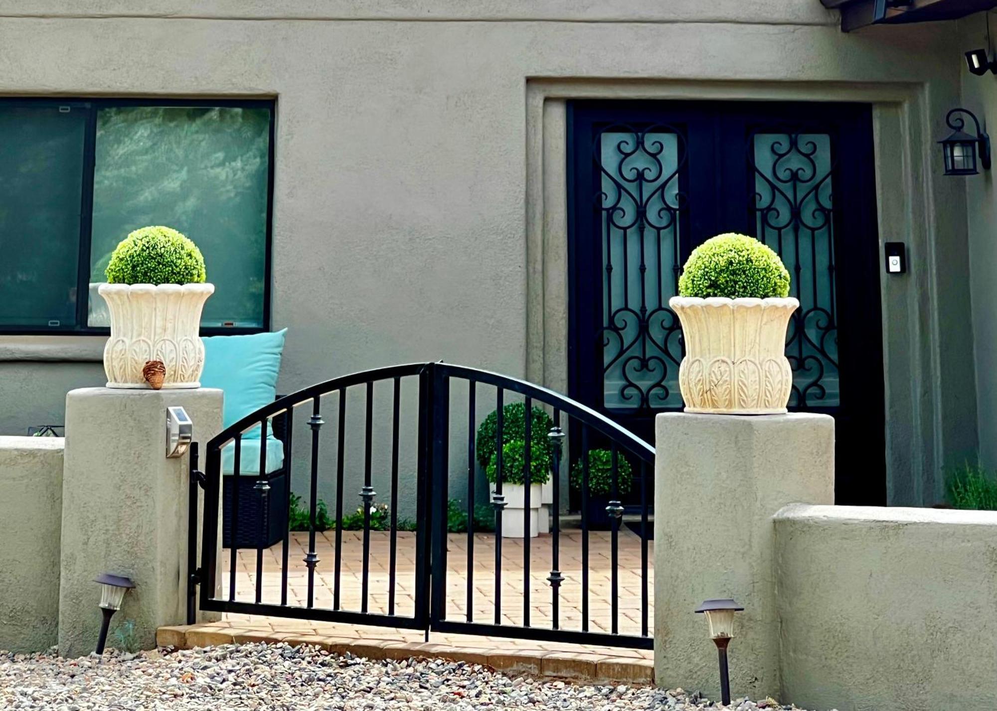 Uptown Gem! Wow! Views!! New! Barrel Sauna!!! Close To Trails, Walk To Uptown Sedona, Restaurants And Shopping Villa *