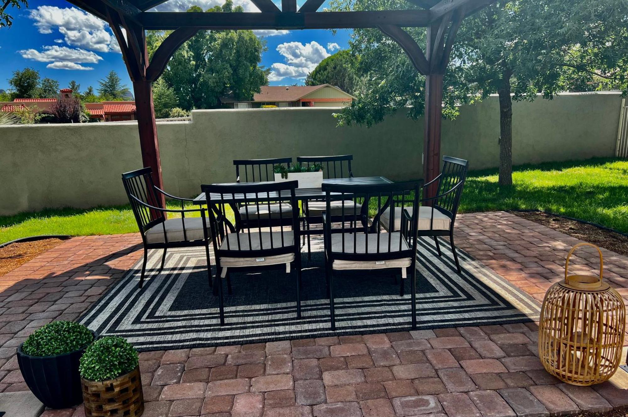 Uptown Gem! Wow! Views!! New! Barrel Sauna!!! Close To Trails, Walk To Uptown Sedona, Restaurants And Shopping *