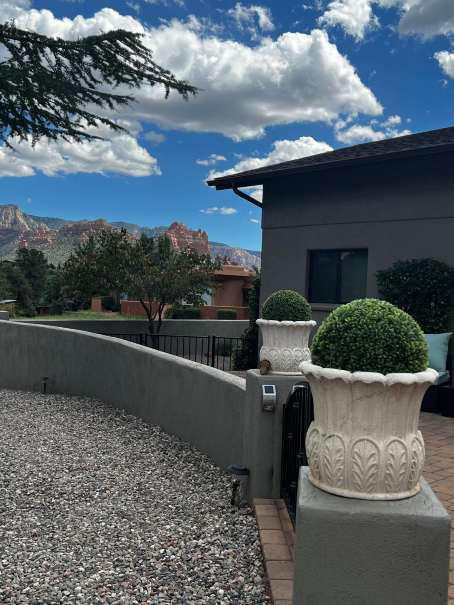 Villa Uptown Gem! Wow! Views!! New! Barrel Sauna!!! Close To Trails, Walk To Uptown Sedona, Restaurants And Shopping