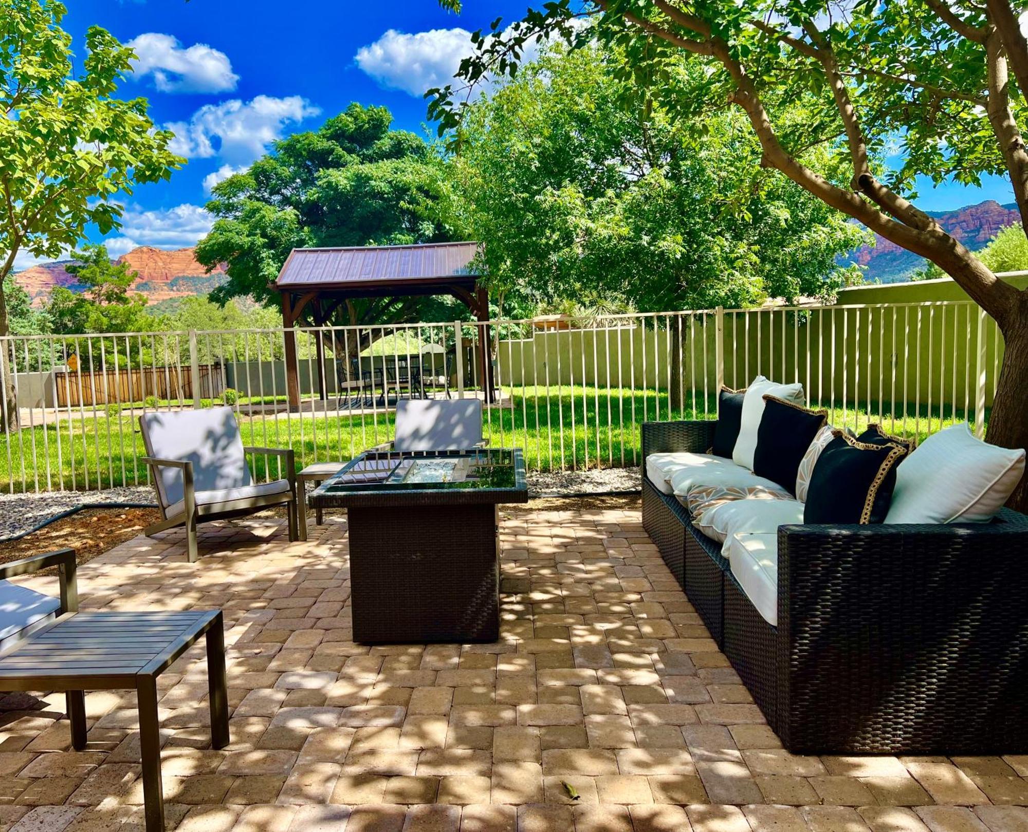 Villa Uptown Gem! Wow! Views!! New! Barrel Sauna!!! Close To Trails, Walk To Uptown Sedona, Restaurants And Shopping