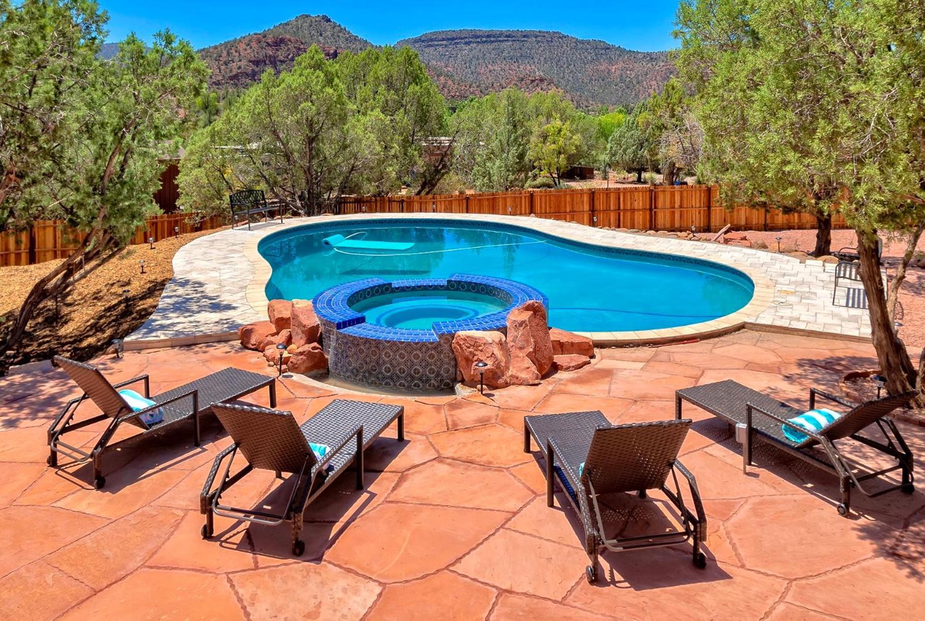 Sedona's Paradise Found, Saltwater Pool And Hot Tub, Private Oasis! Holiday home *