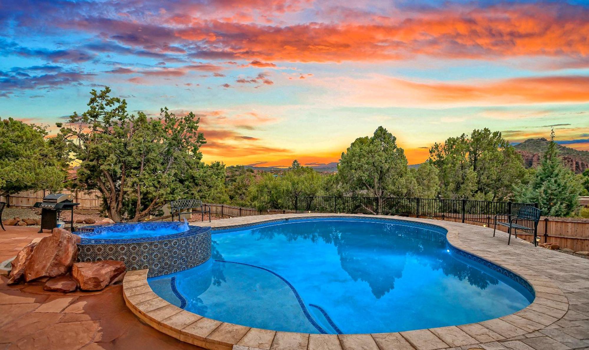 Sedona's Paradise Found, Saltwater Pool And Hot Tub, Private Oasis! Holiday home Sedona