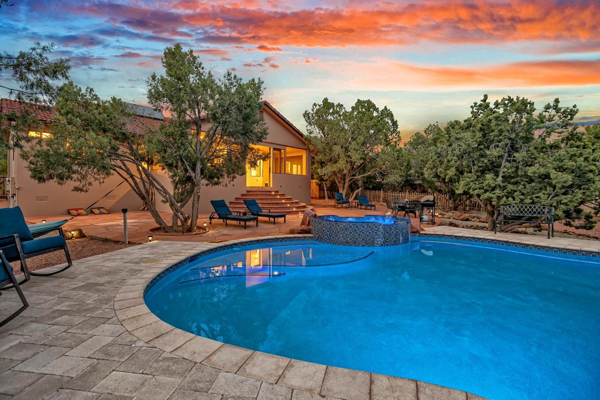 Sedona's Paradise Found, Saltwater Pool And Hot Tub, Private Oasis! Holiday home Sedona