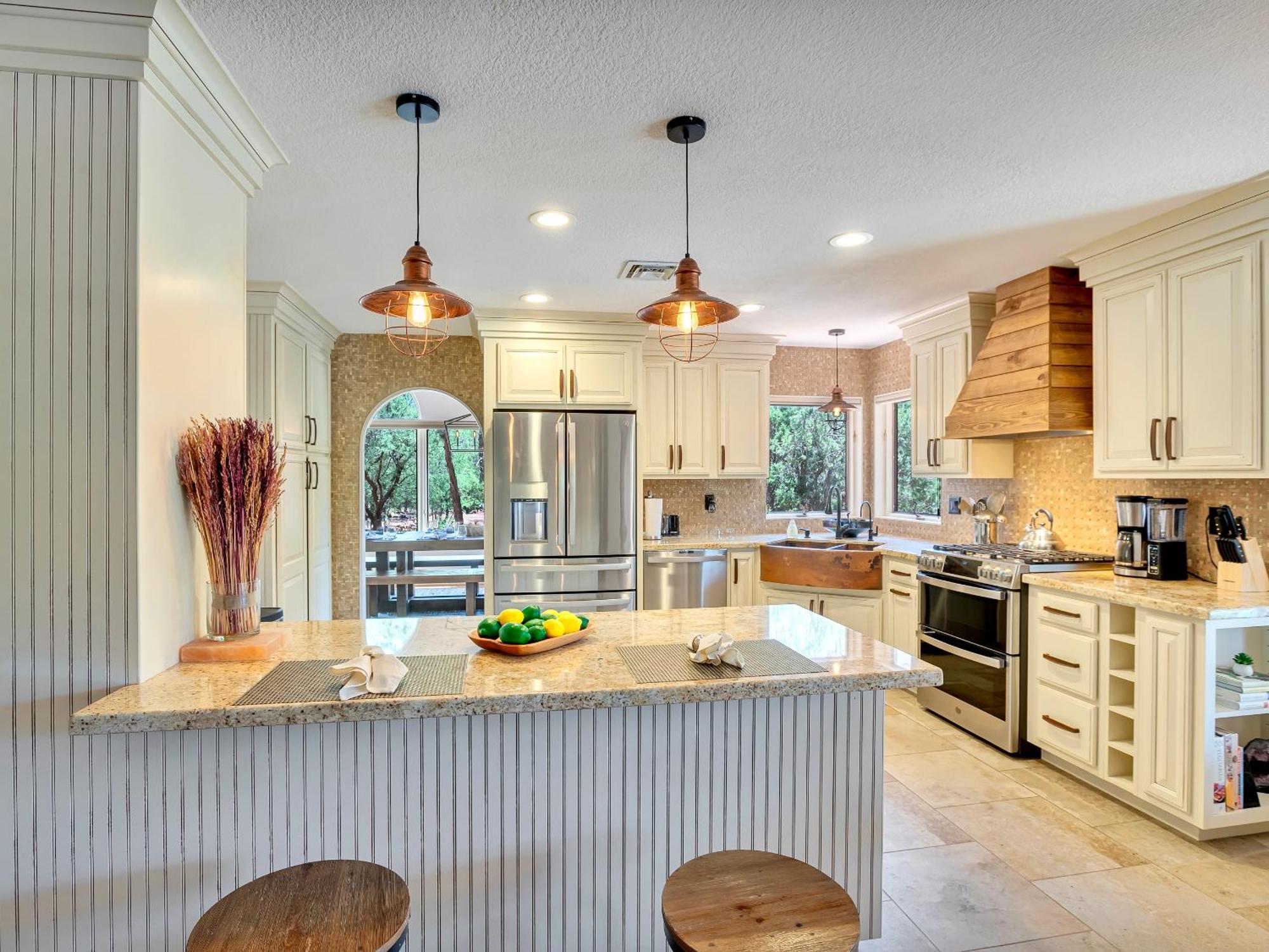 Sedona's Paradise Found, Saltwater Pool And Hot Tub, Private Oasis! Holiday home