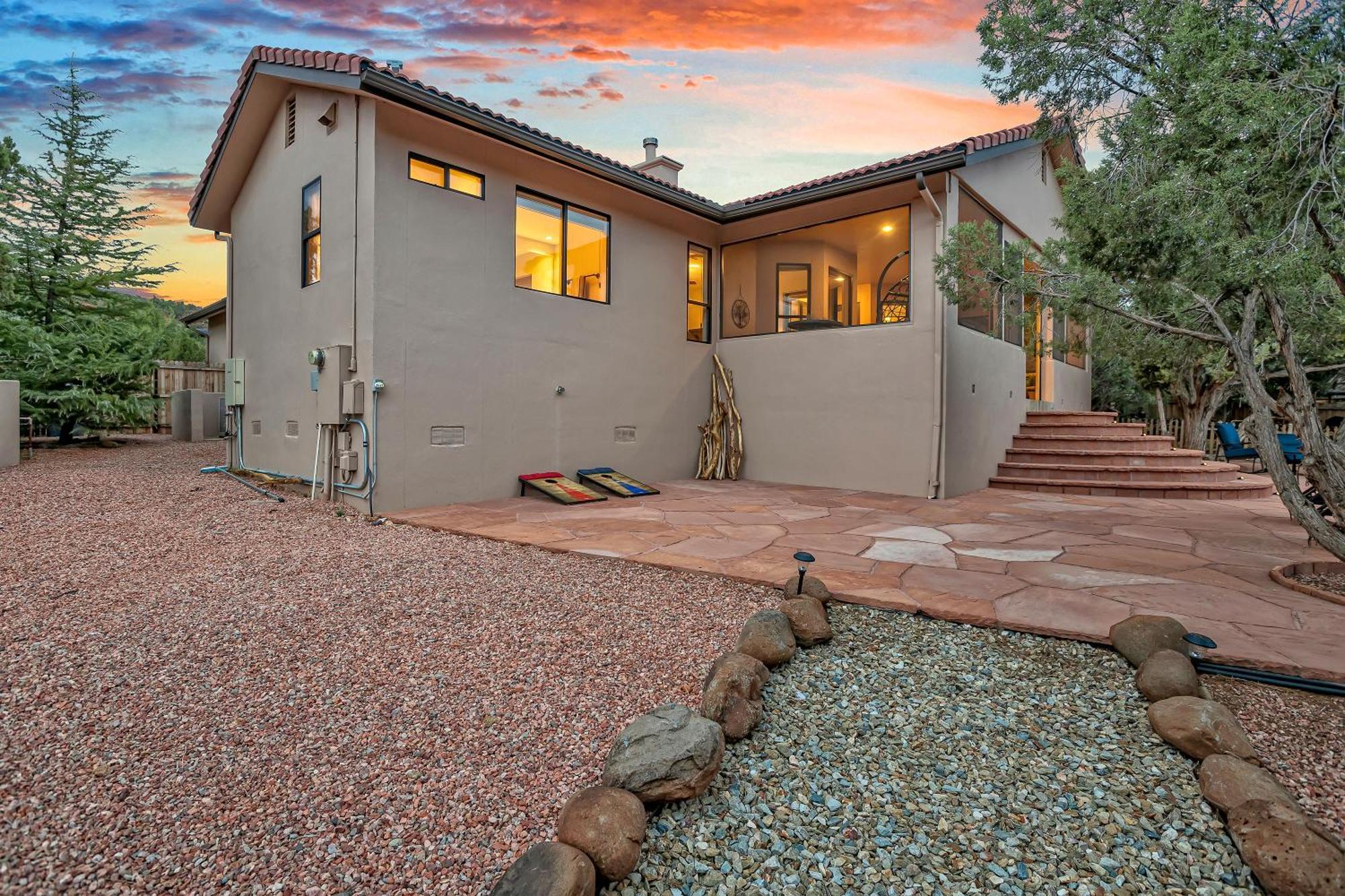 Sedona's Paradise Found, Saltwater Pool And Hot Tub, Private Oasis! Holiday home