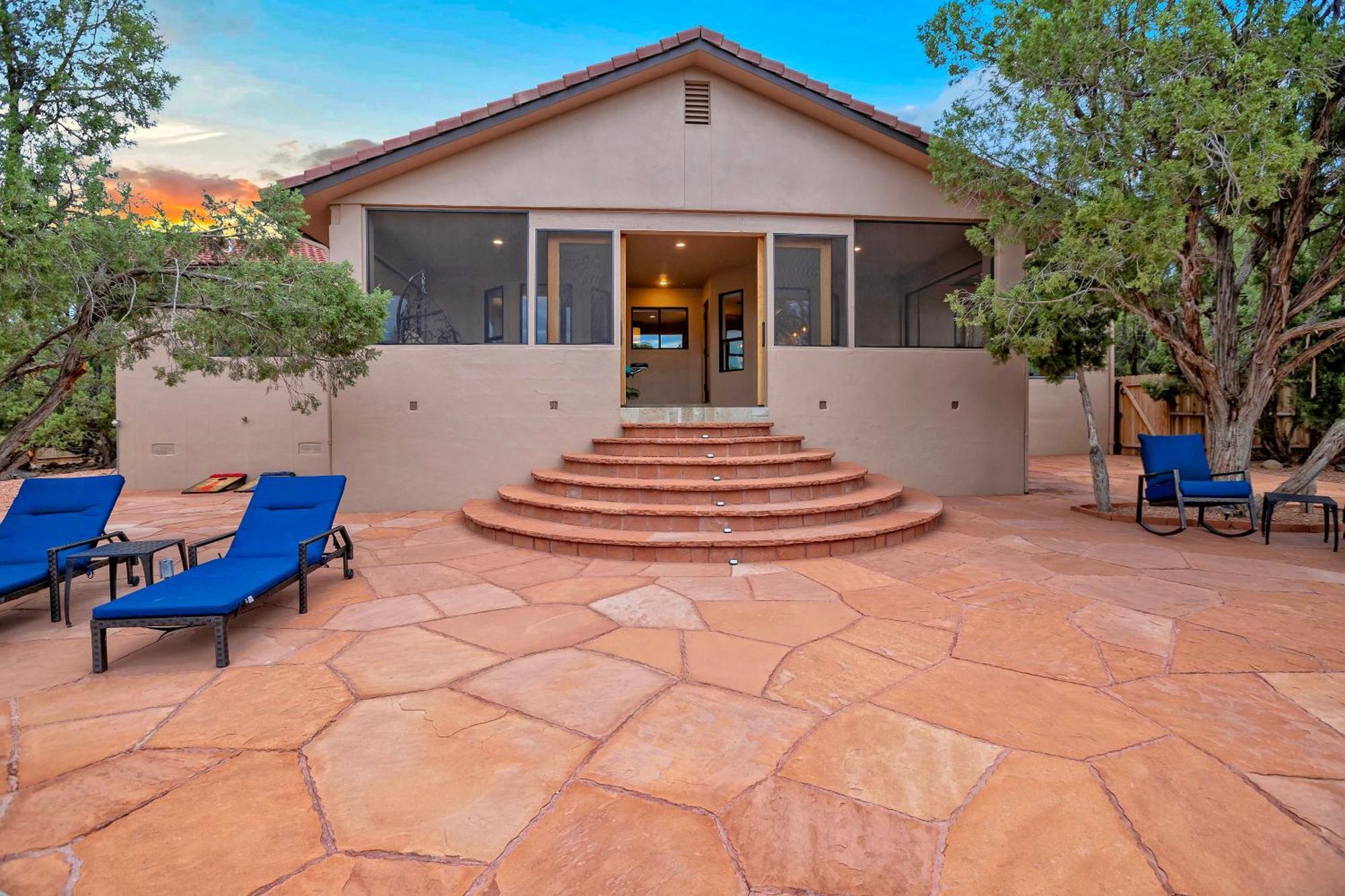 Sedona's Paradise Found, Saltwater Pool And Hot Tub, Private Oasis! Holiday home *