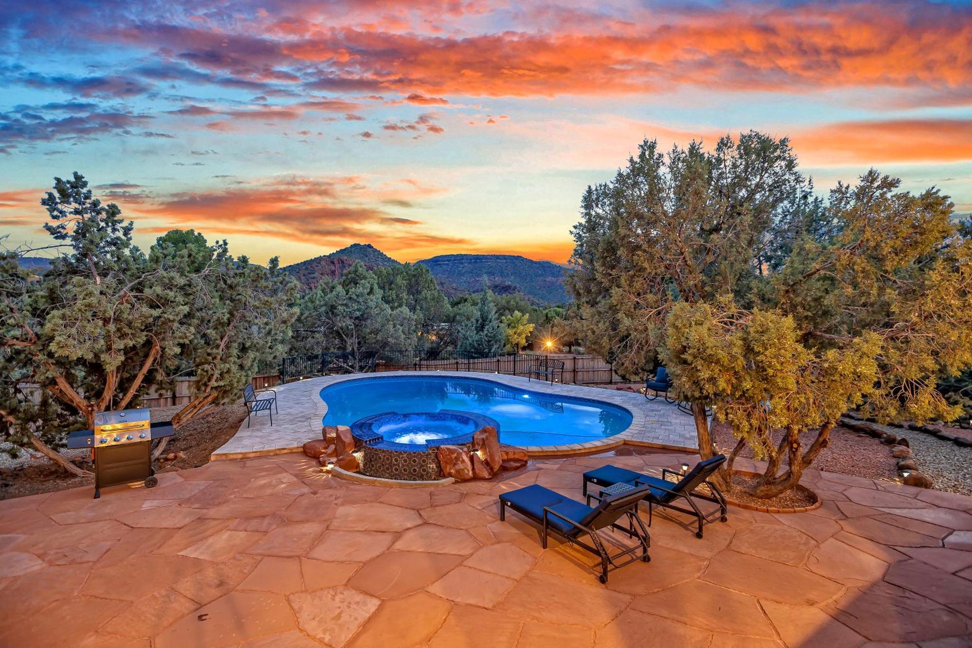 Sedona's Paradise Found, Saltwater Pool And Hot Tub, Private Oasis! Holiday home