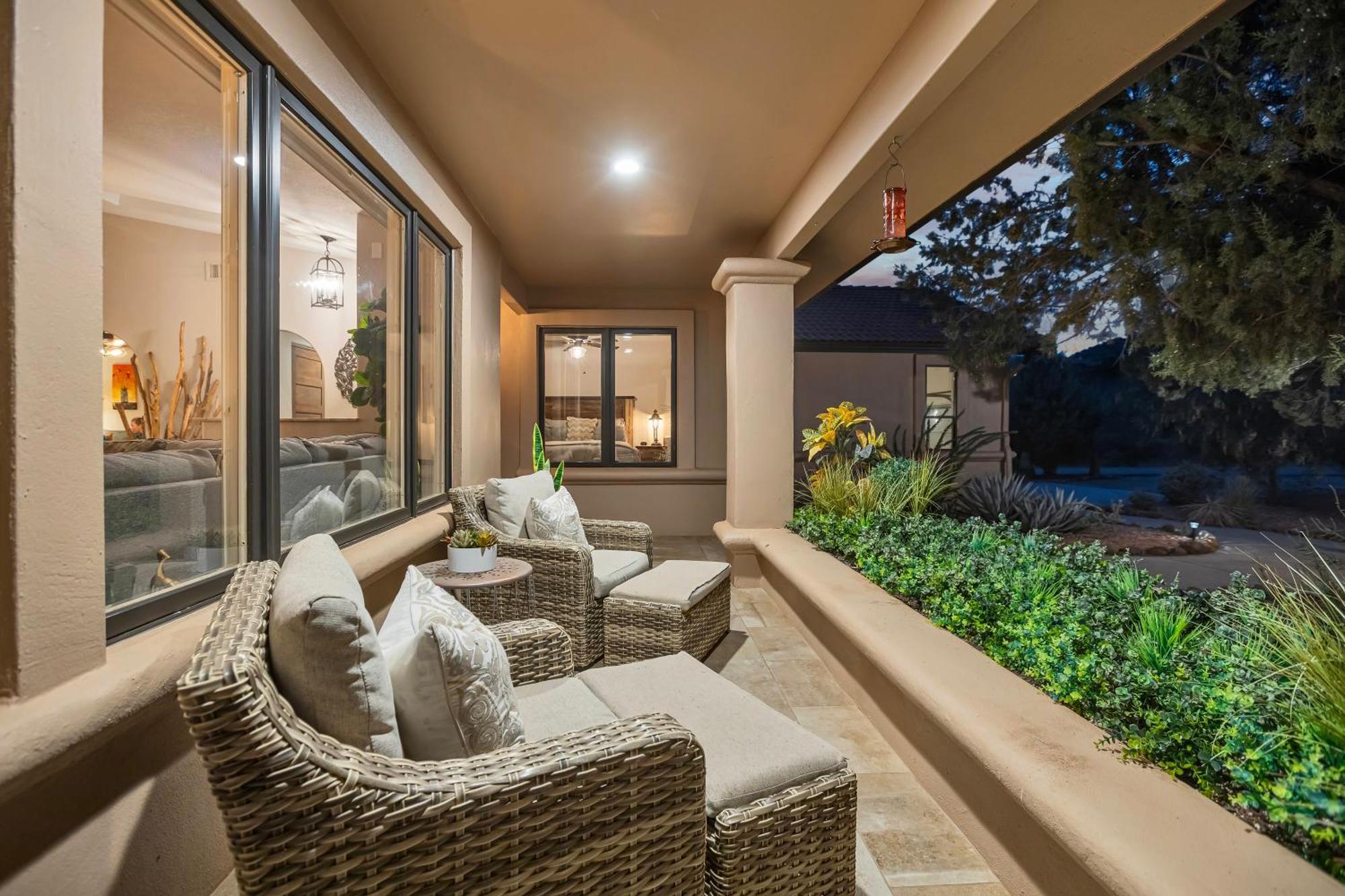 Sedona's Paradise Found, Saltwater Pool And Hot Tub, Private Oasis! Holiday home