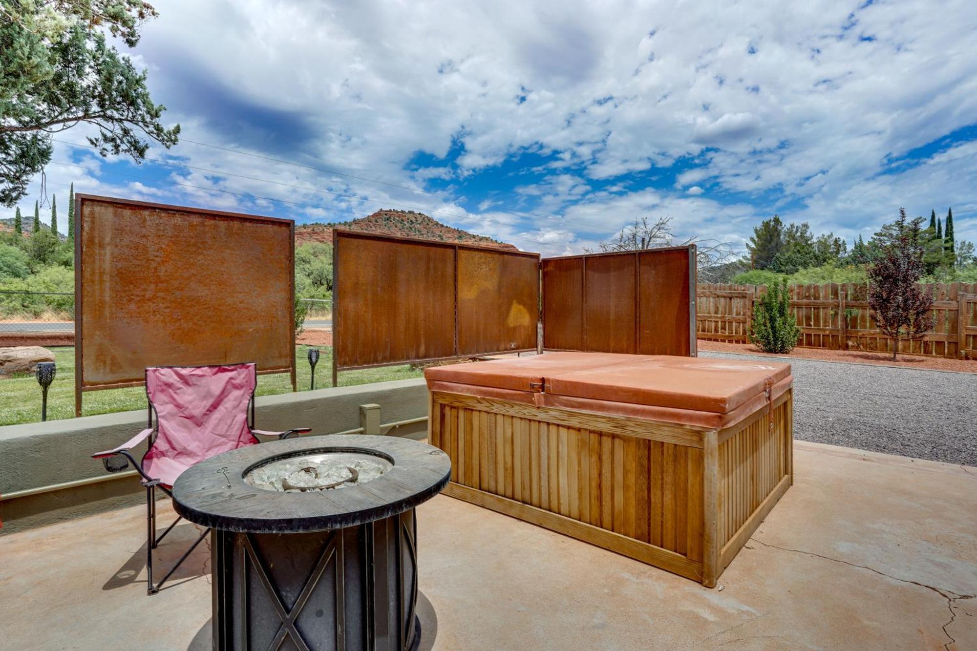With Private Hot Tub And Red Rock Views!