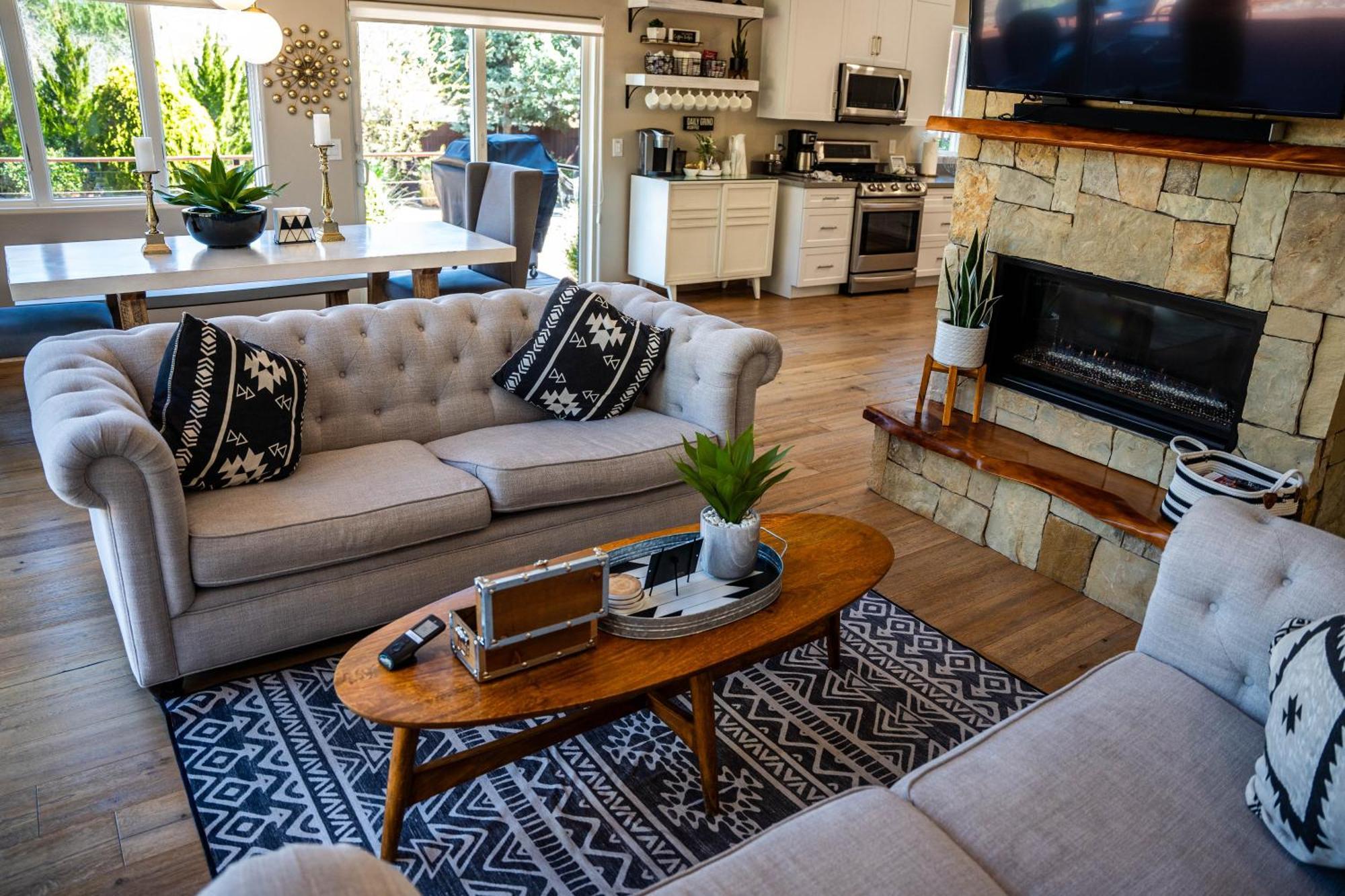 Holiday home Mountain Escape! With Pool, Hot Tub & Firepit