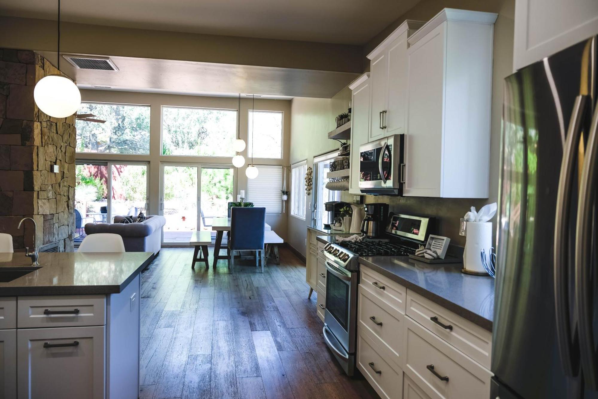 Mountain Escape! With Pool, Hot Tub & Firepit Holiday home