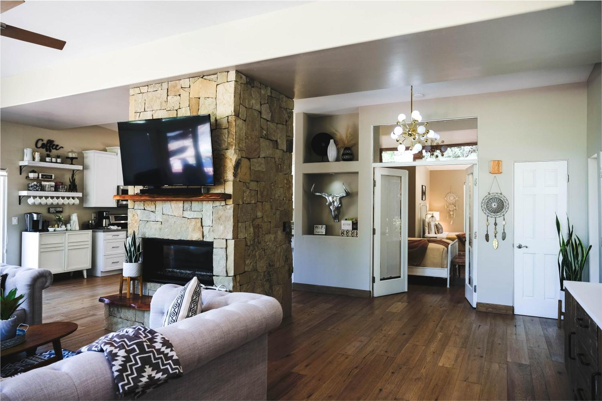 Holiday home Mountain Escape! With Pool, Hot Tub & Firepit *