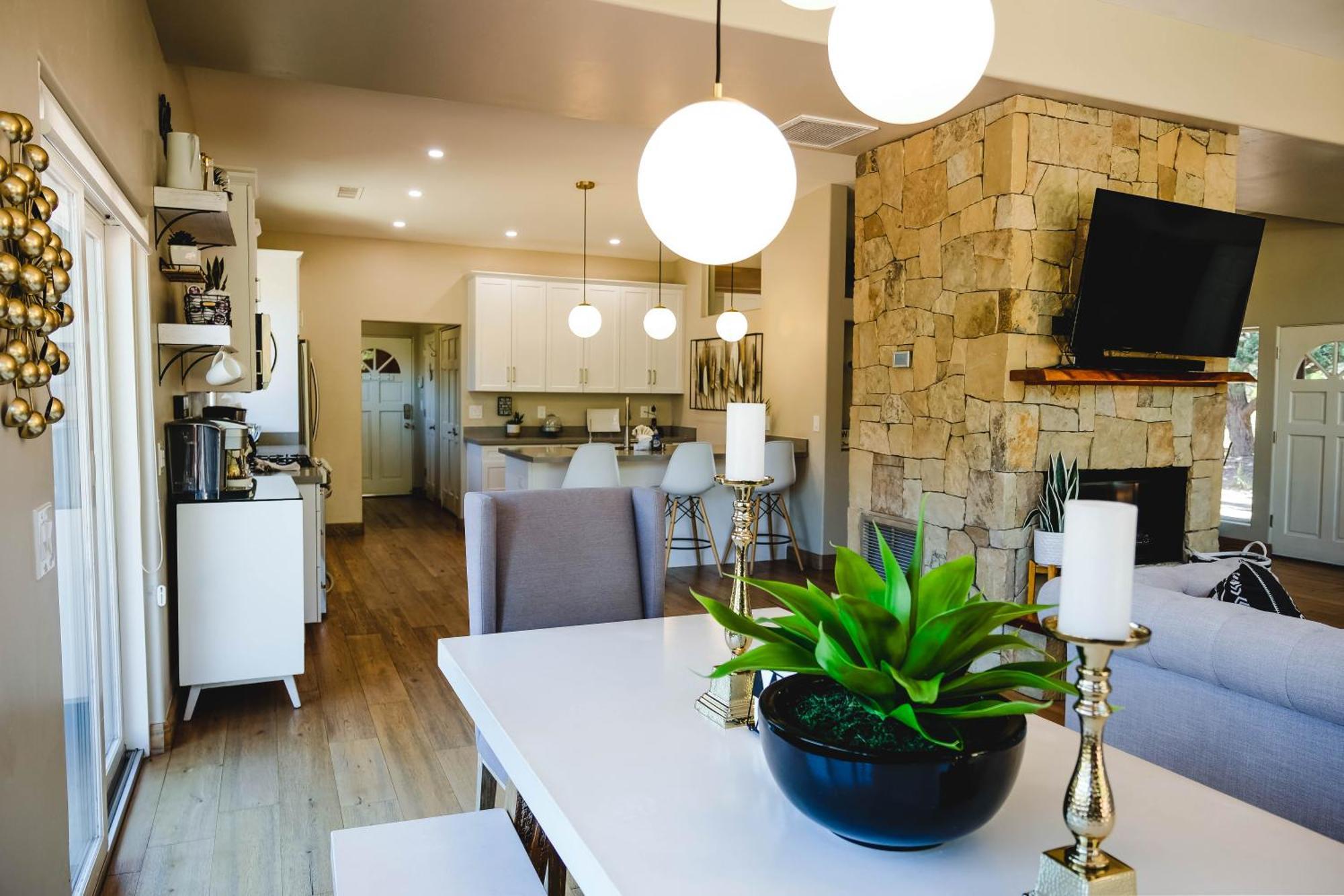 Holiday home Mountain Escape! With Pool, Hot Tub & Firepit *