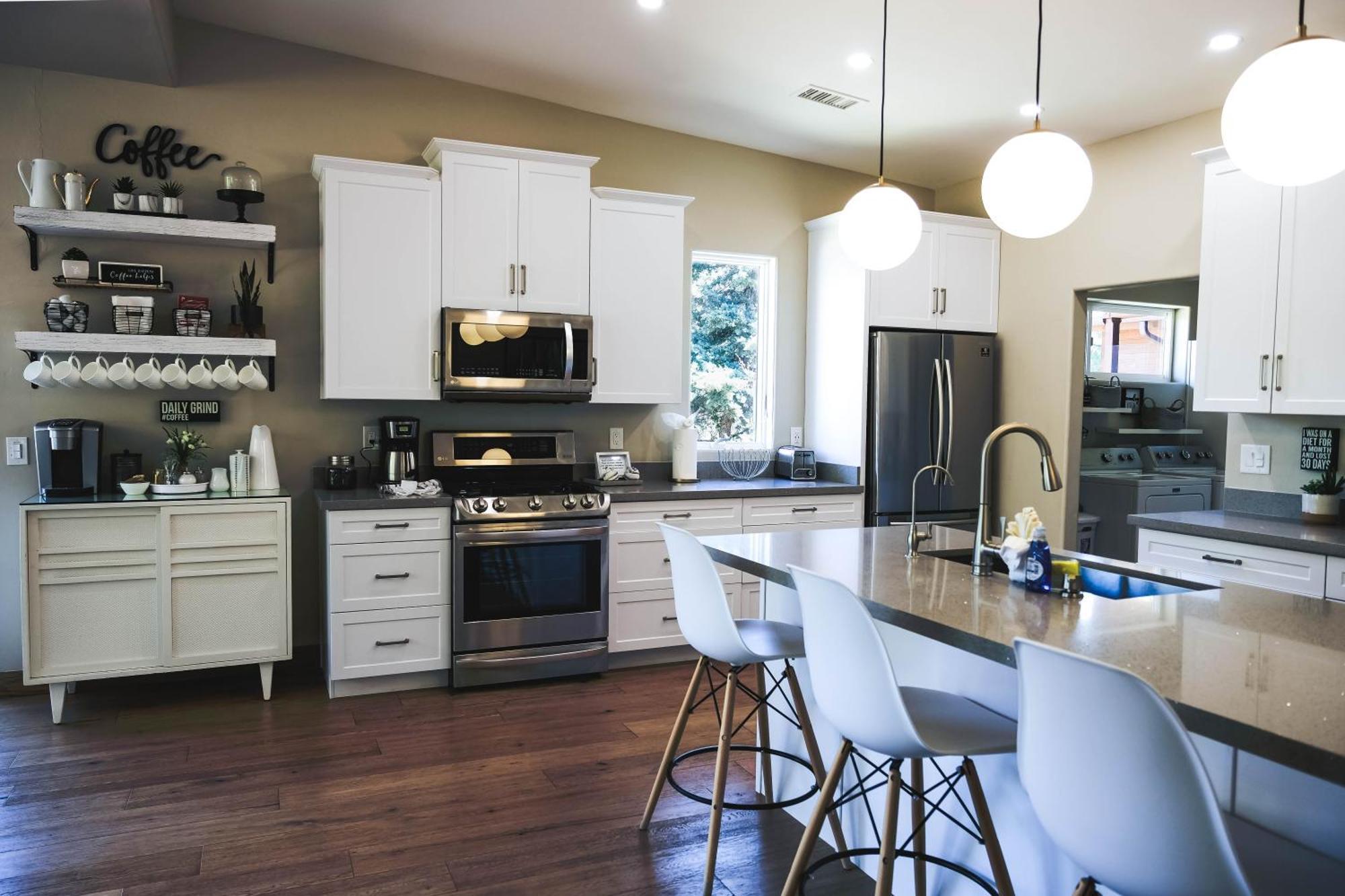 Holiday home Mountain Escape! With Pool, Hot Tub & Firepit