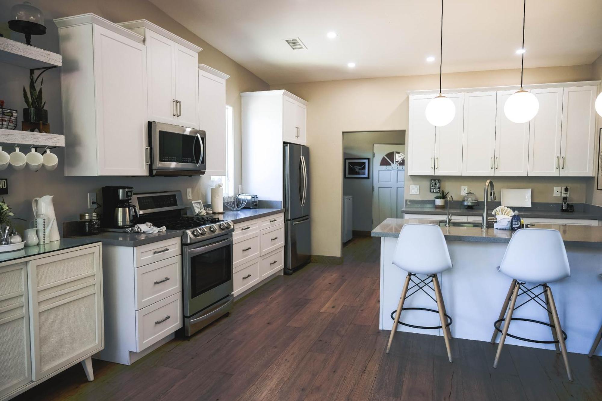 Mountain Escape! With Pool, Hot Tub & Firepit Holiday home