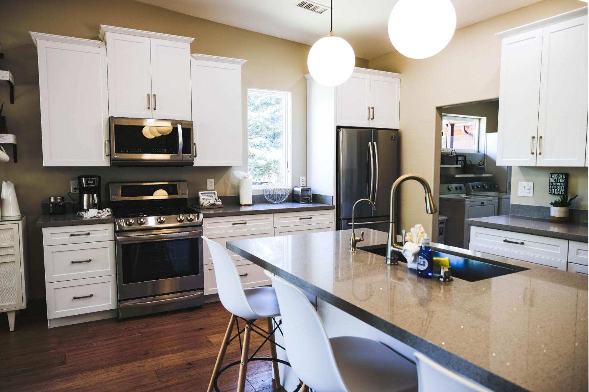 Holiday home Mountain Escape! With Pool, Hot Tub & Firepit *