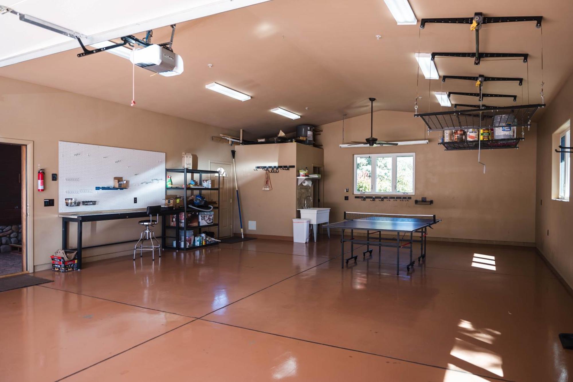 Mountain Escape! With Pool, Hot Tub & Firepit Holiday home *