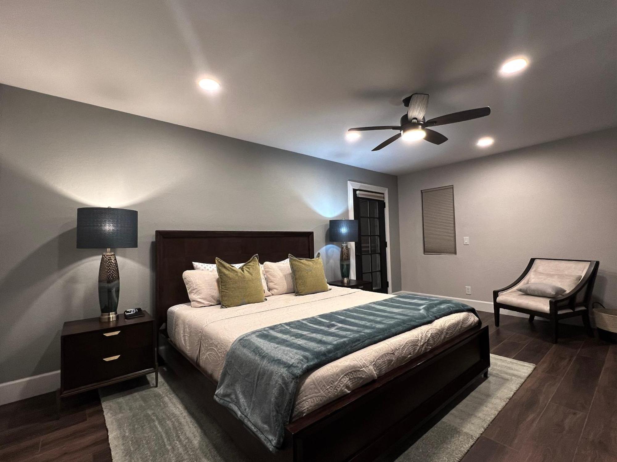 Spacious & Beautiful With Double Decks In Chapel Area
