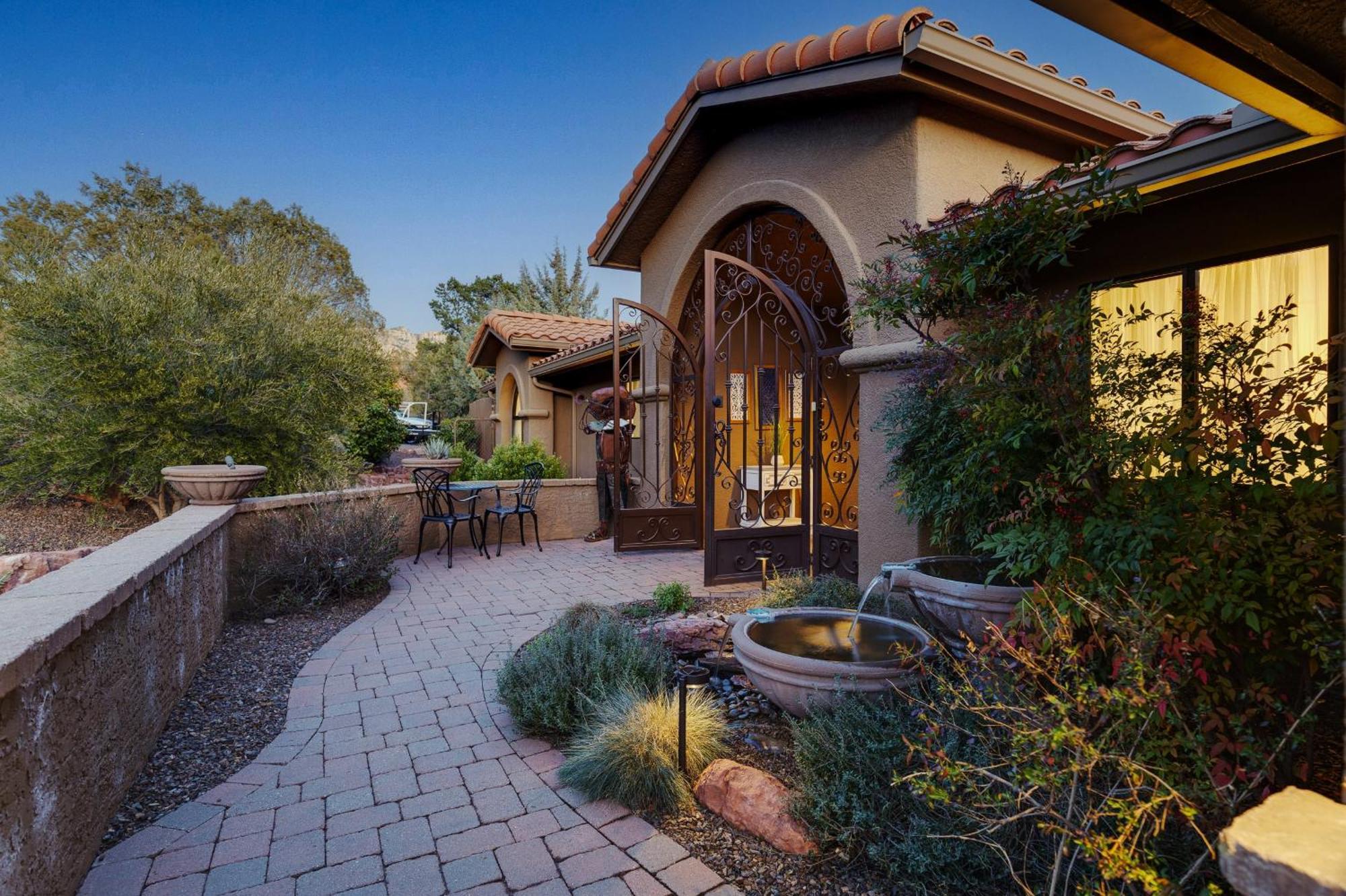 Mammoth Rock Lodge-new Family Remodeled 2 Hot Tubs & Game Holiday home *