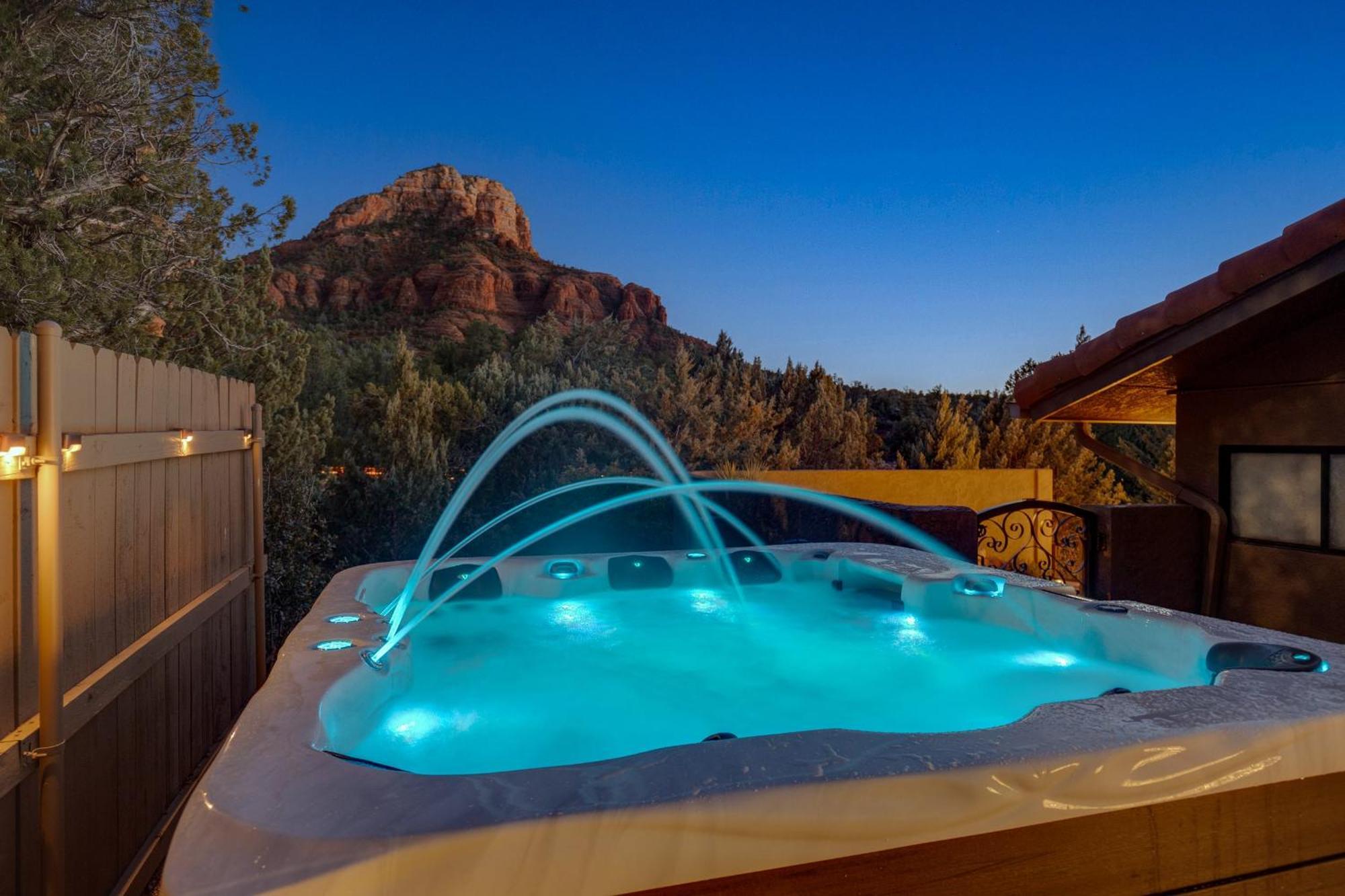 Mammoth Rock Splendor Family Home-close To Town, Huge & Game