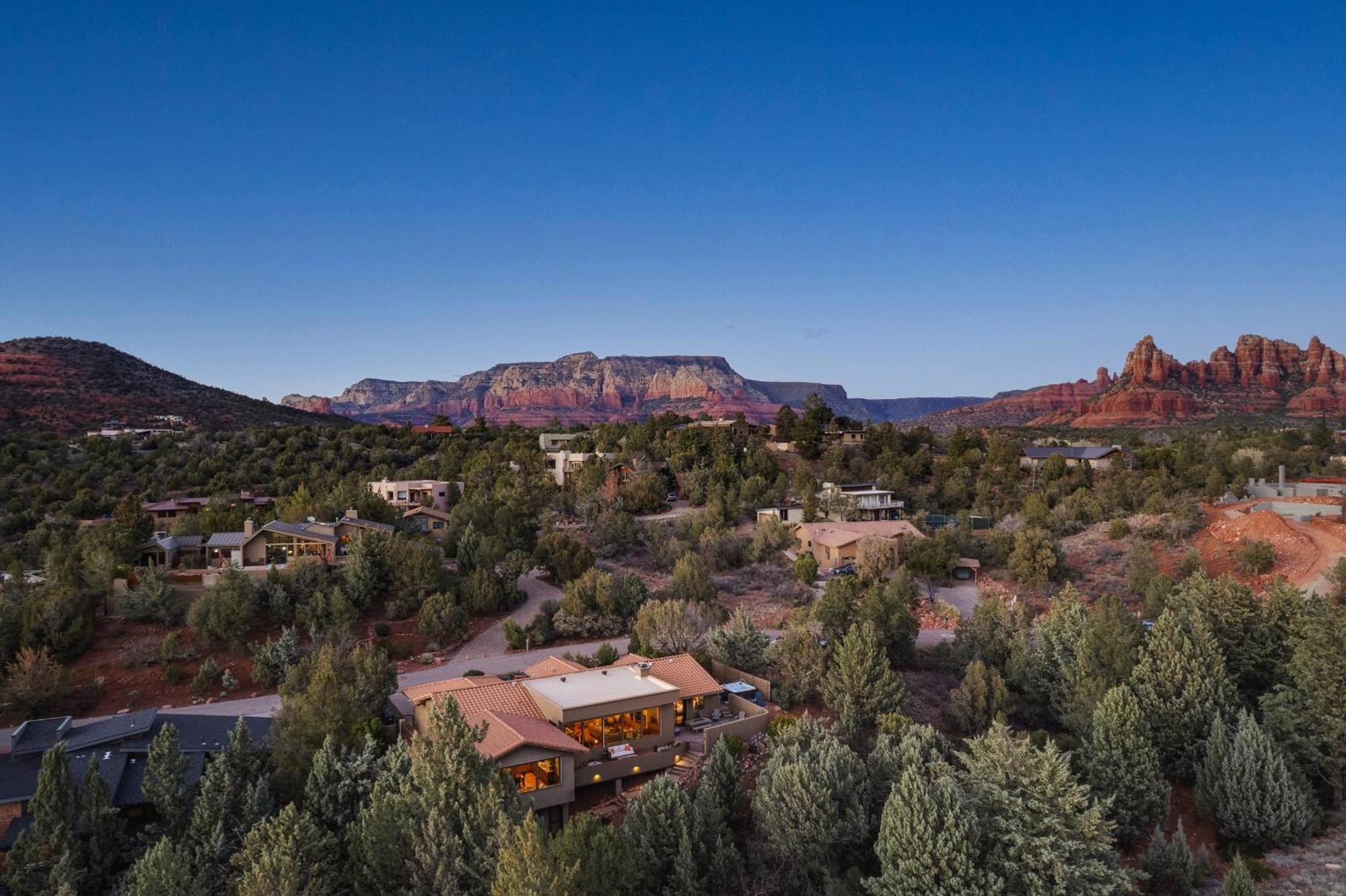 Mammoth Rock Splendor Family Home-close To Town, Huge & Game Holiday home Sedona