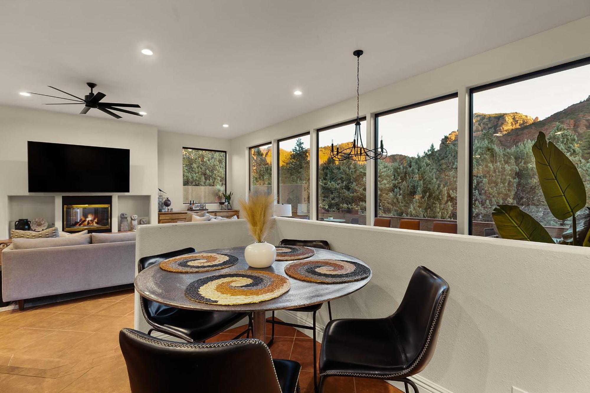 Holiday home Mammoth Rock Splendor Family Home-close To Town, Huge & Game