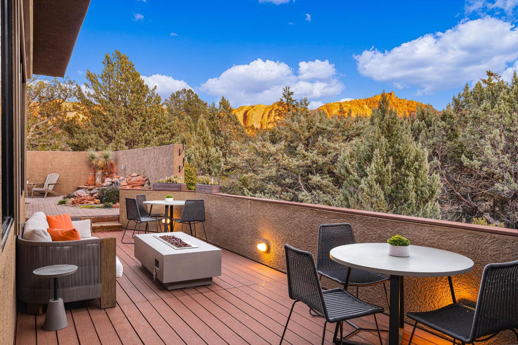 Mammoth Rock Splendor Family Home-close To Town, Huge & Game *
