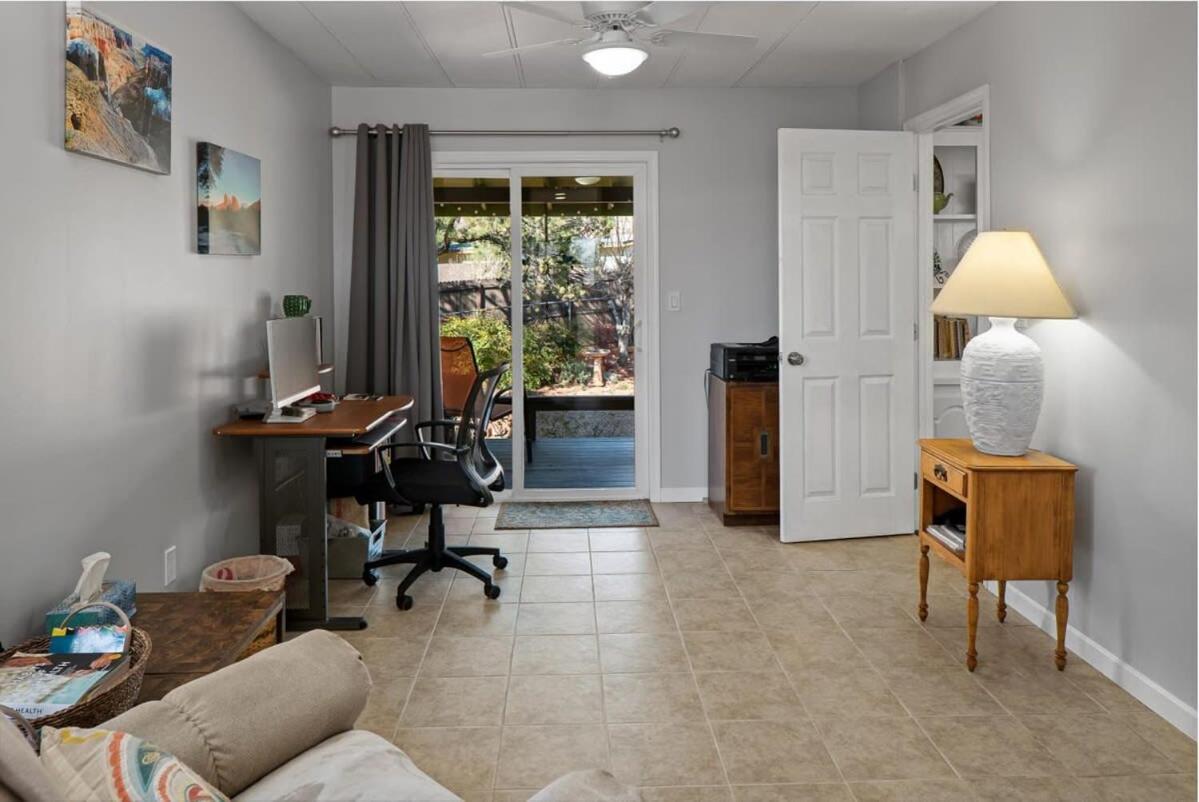 Gorgeous West With Red Rock Views Holiday home