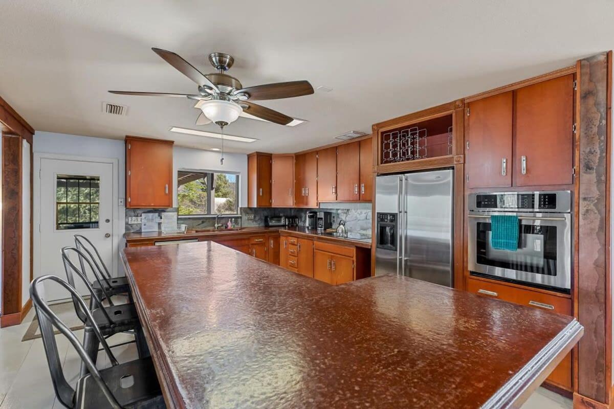 Mid-century Ranch In With Fantastic Red Rock Views Holiday home