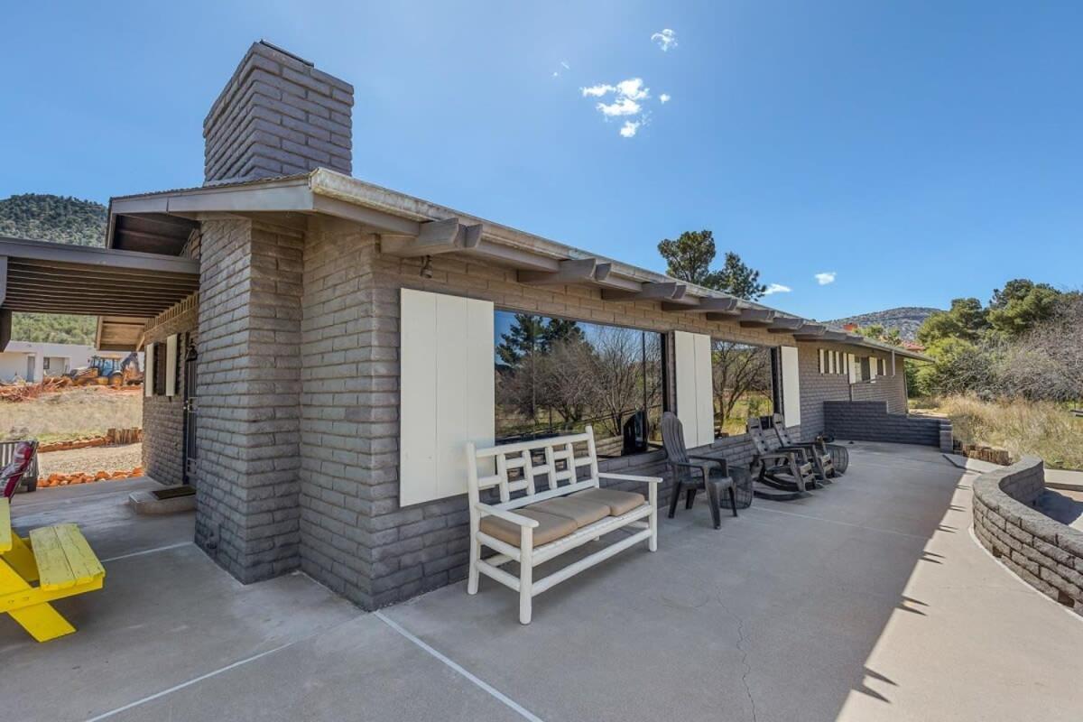Mid-century Ranch In With Fantastic Red Rock Views *