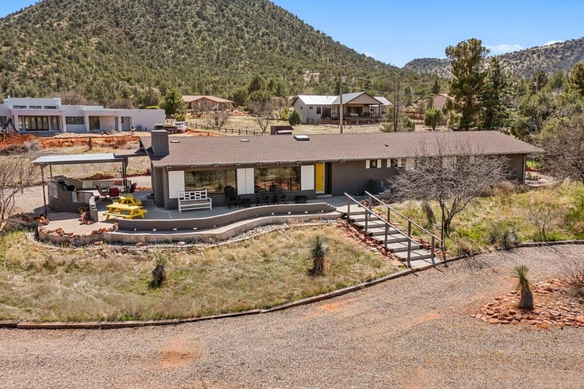 Mid-century Ranch In With Fantastic Red Rock Views Holiday home *