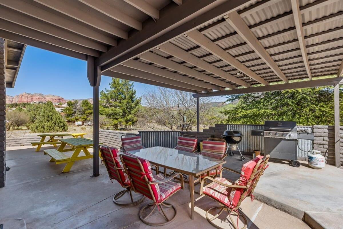 Mid-century Ranch In With Fantastic Red Rock Views *