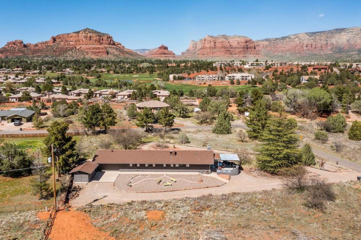 Mid-century Ranch In With Fantastic Red Rock Views Holiday home