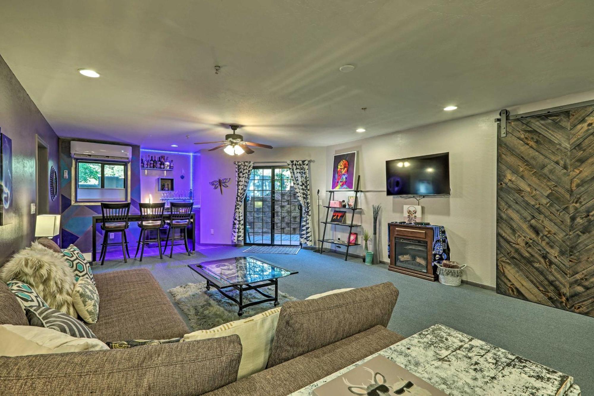 Holiday home Luxe Retreat With Gorgeous Red Rock Views!