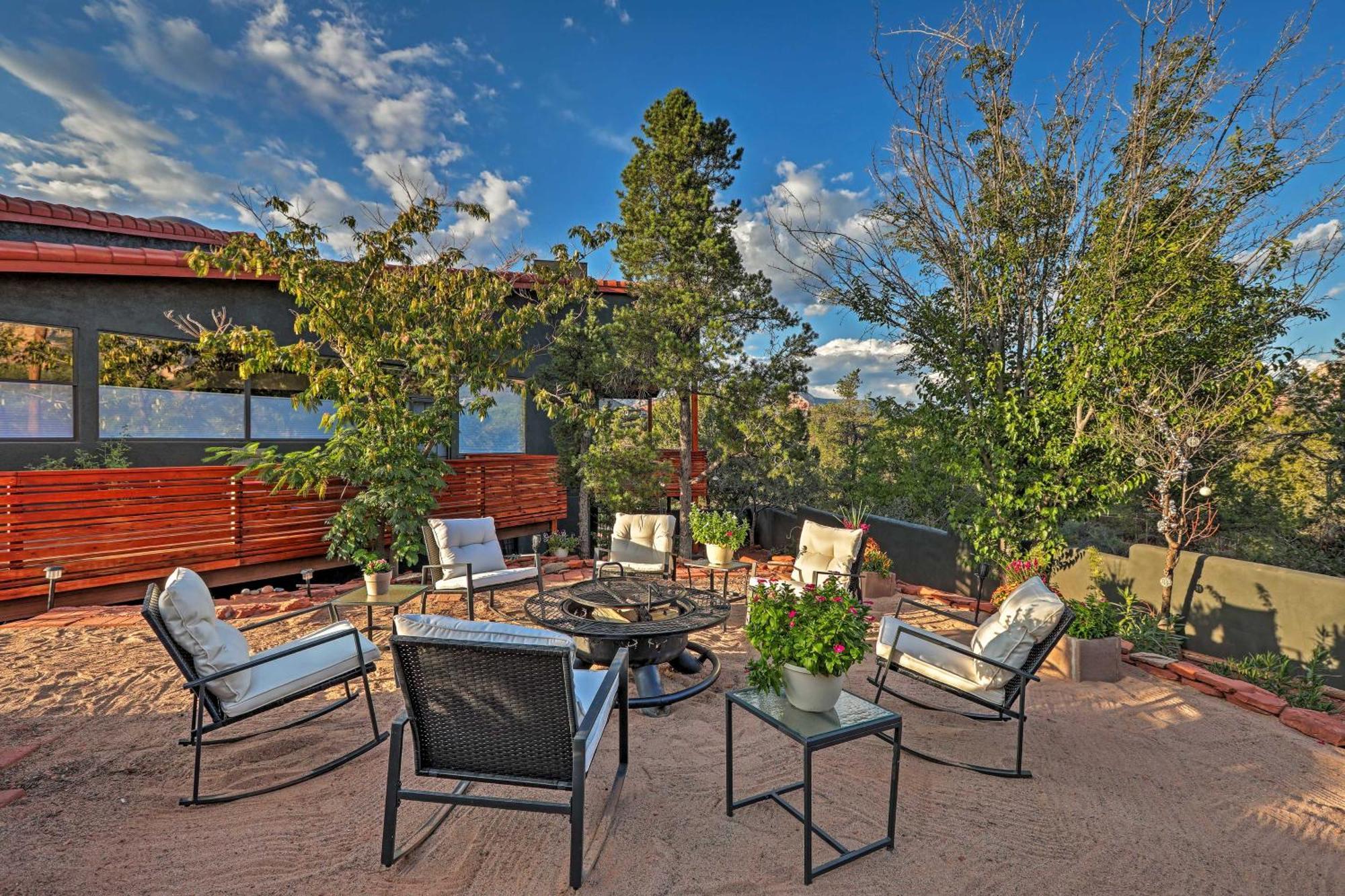 Luxe Retreat With Gorgeous Red Rock Views! Holiday home *