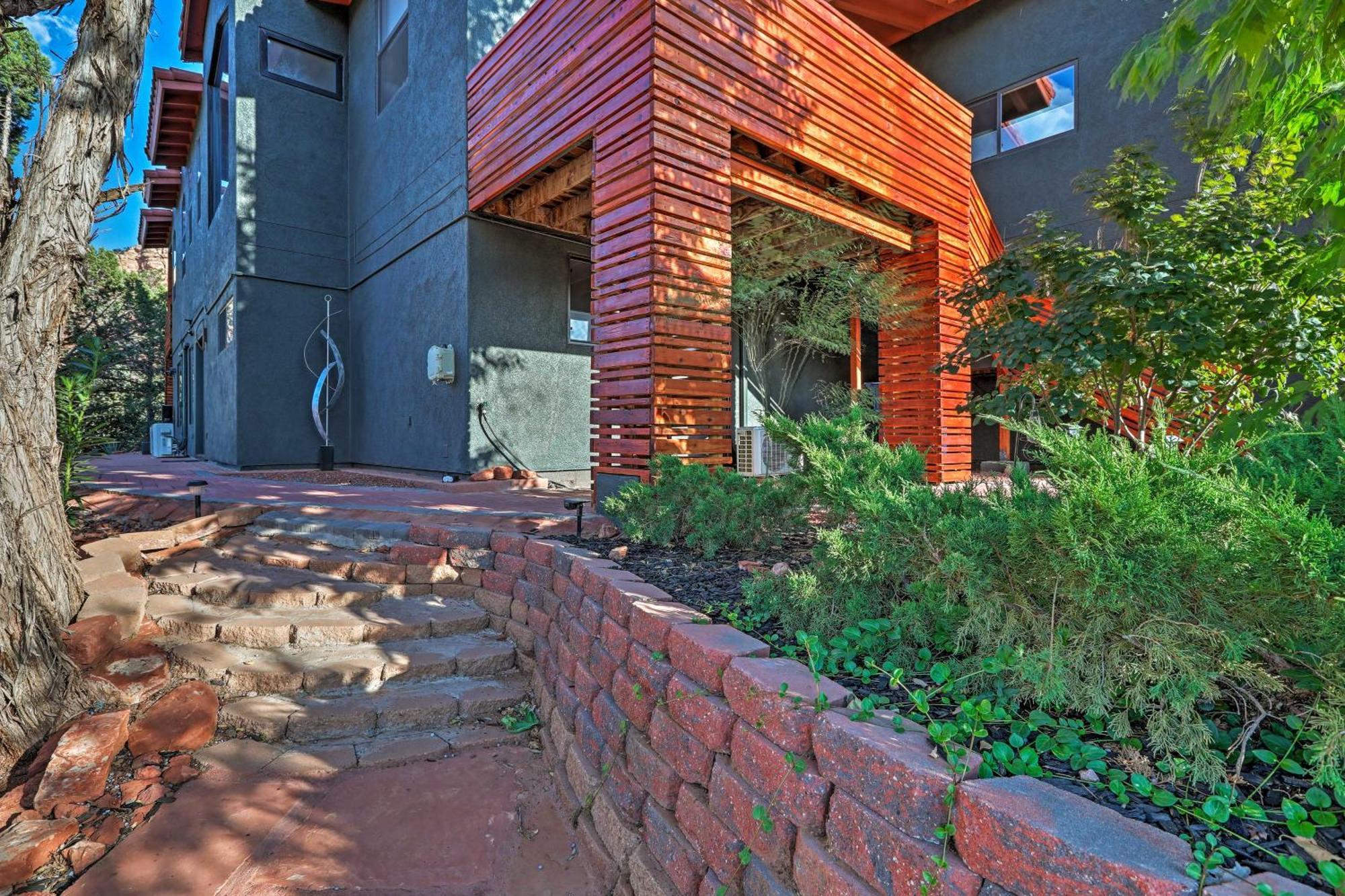 Holiday home Luxe Retreat With Gorgeous Red Rock Views! *