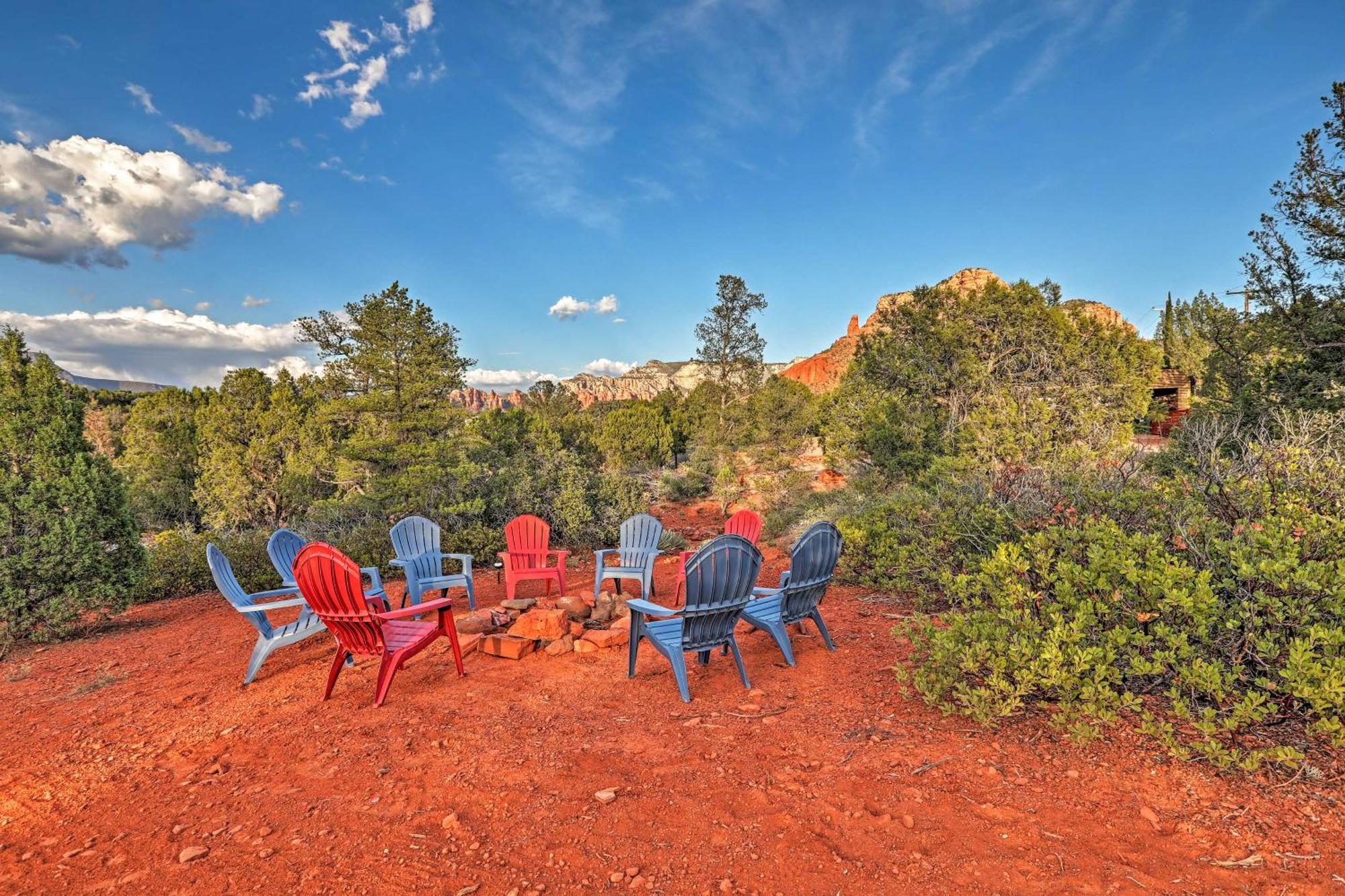 Luxe Retreat With Gorgeous Red Rock Views! Holiday home