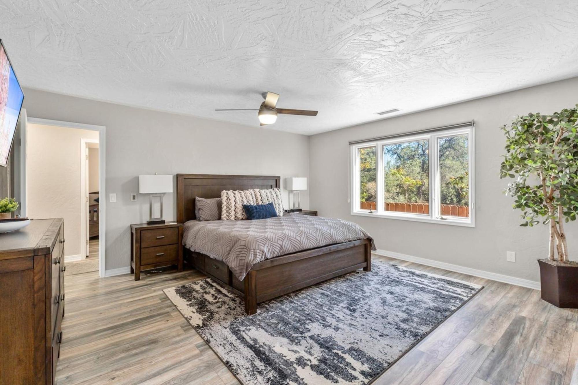Chapel Cross W/ Pool, & Views!!! *