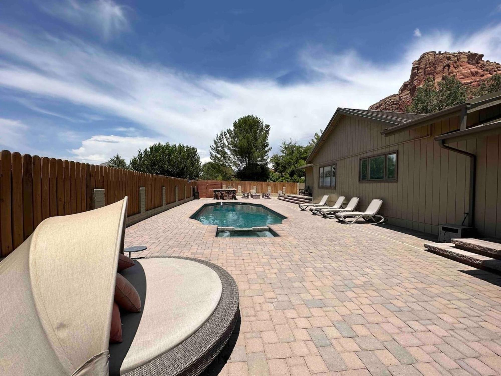 Chapel Cross W/ Pool, & Views!!! Holiday home Sedona
