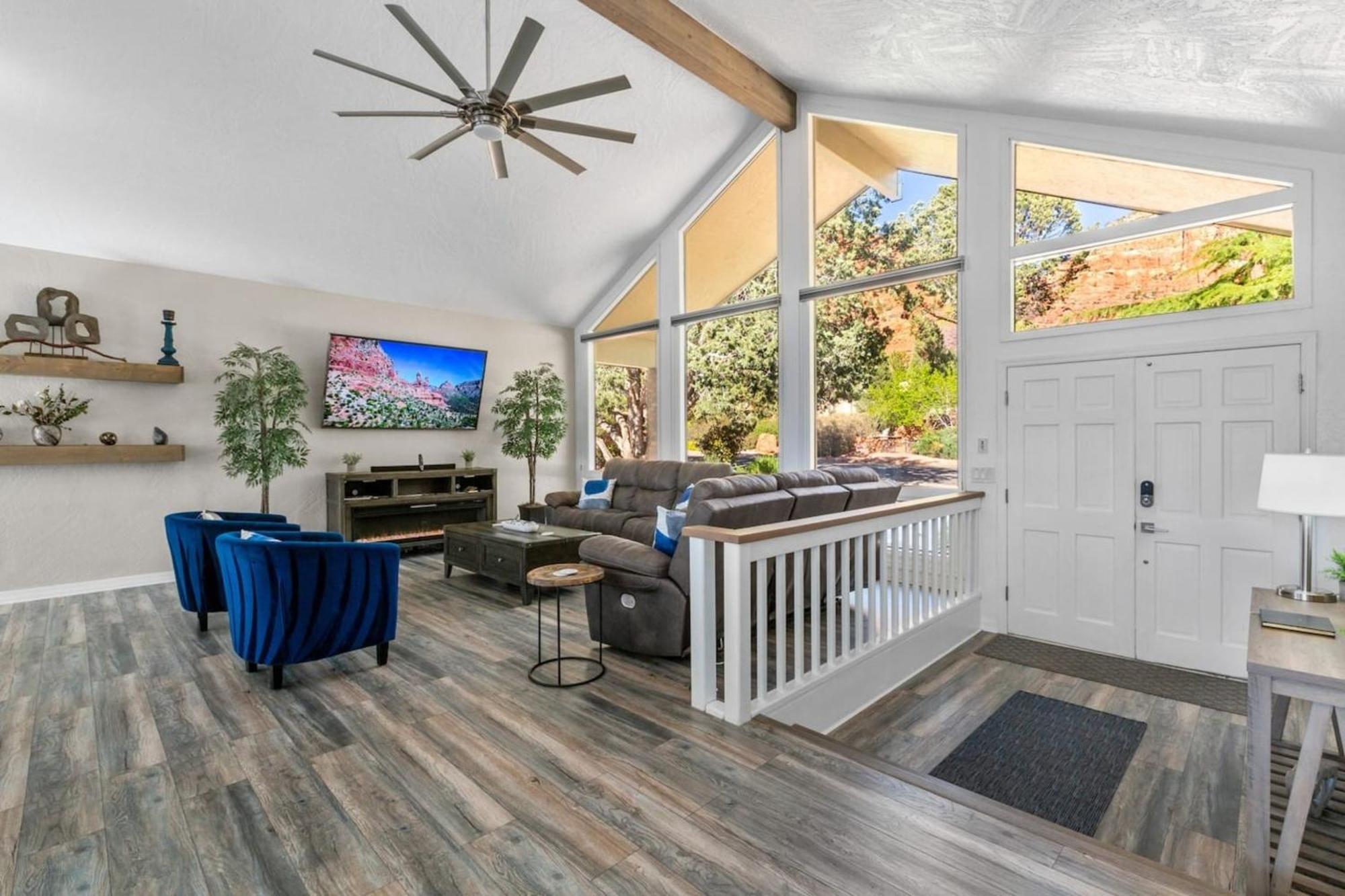 Chapel Cross W/ Pool, & Views!!!