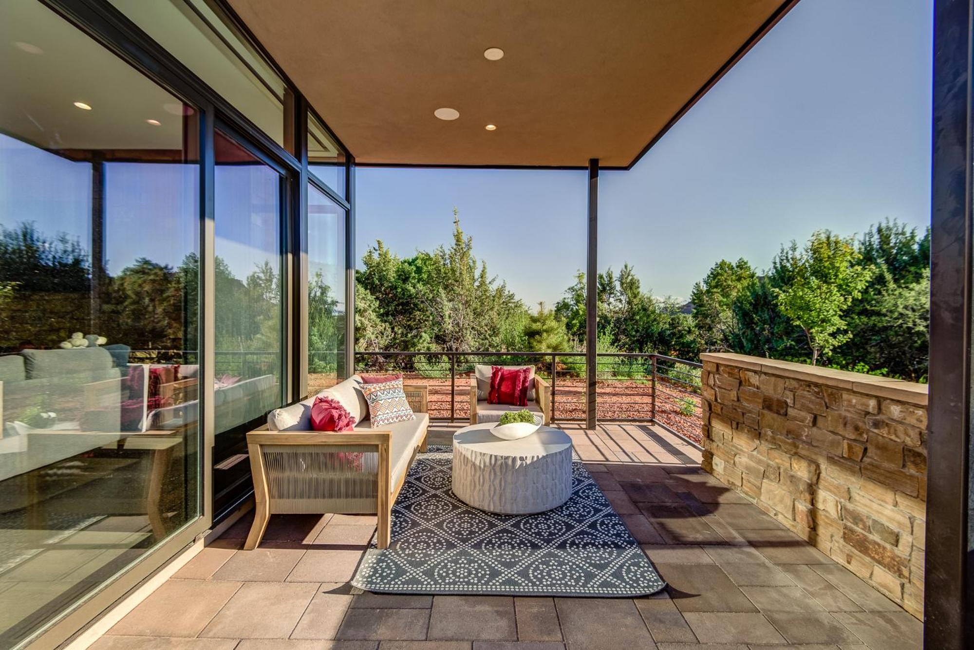 Complete Luxury , Extras And Red Rock Vistas - Exclusive Golf Community Holiday home *