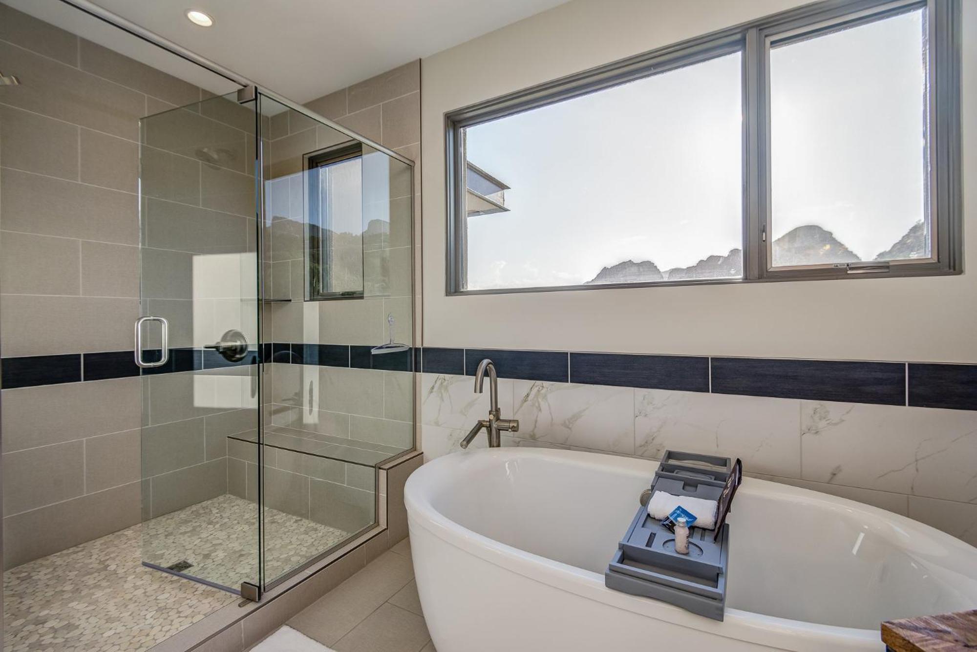 Complete Luxury , Extras And Red Rock Vistas - Exclusive Golf Community
