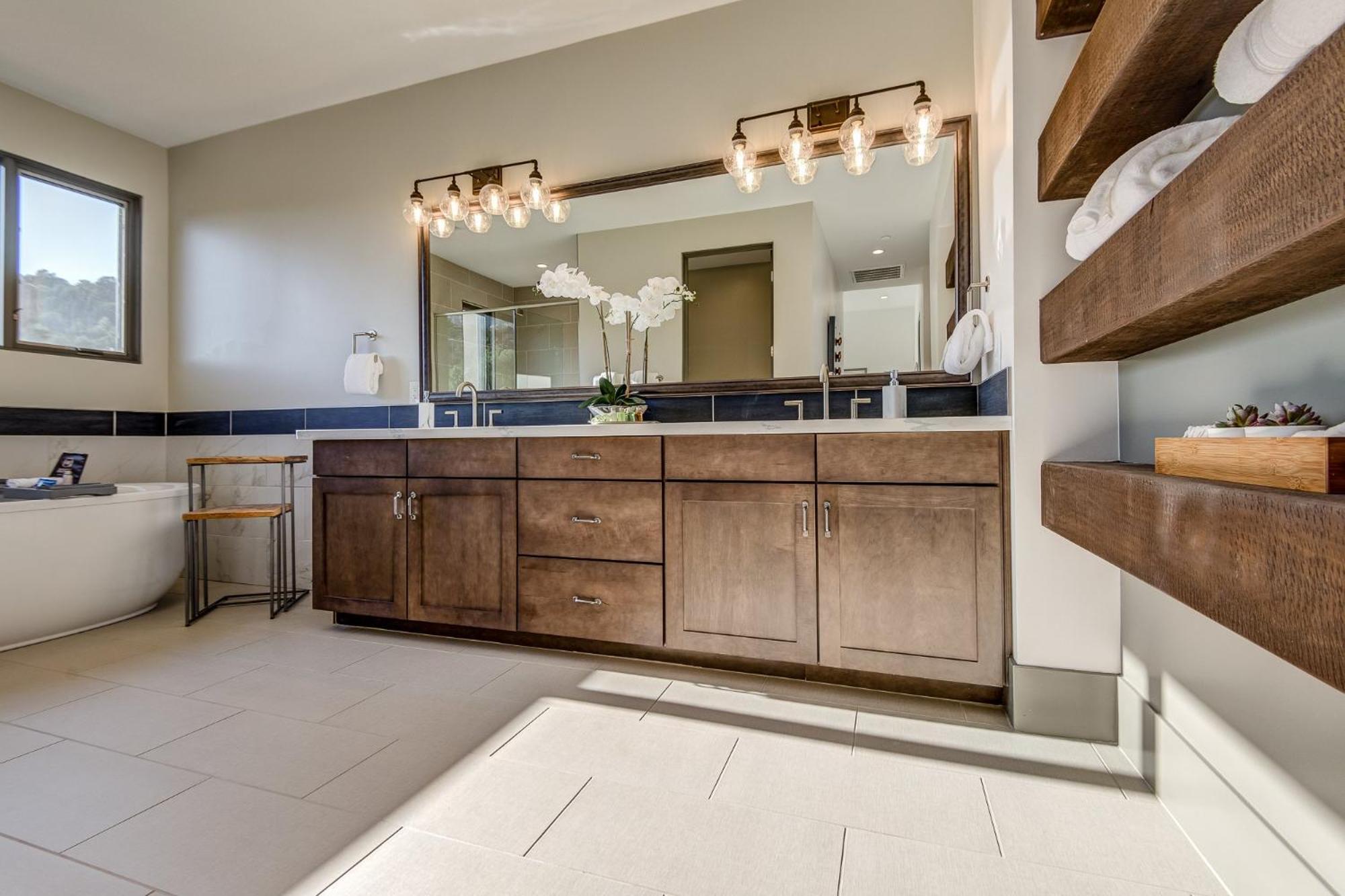 Holiday home Complete Luxury , Extras And Red Rock Vistas - Exclusive Golf Community