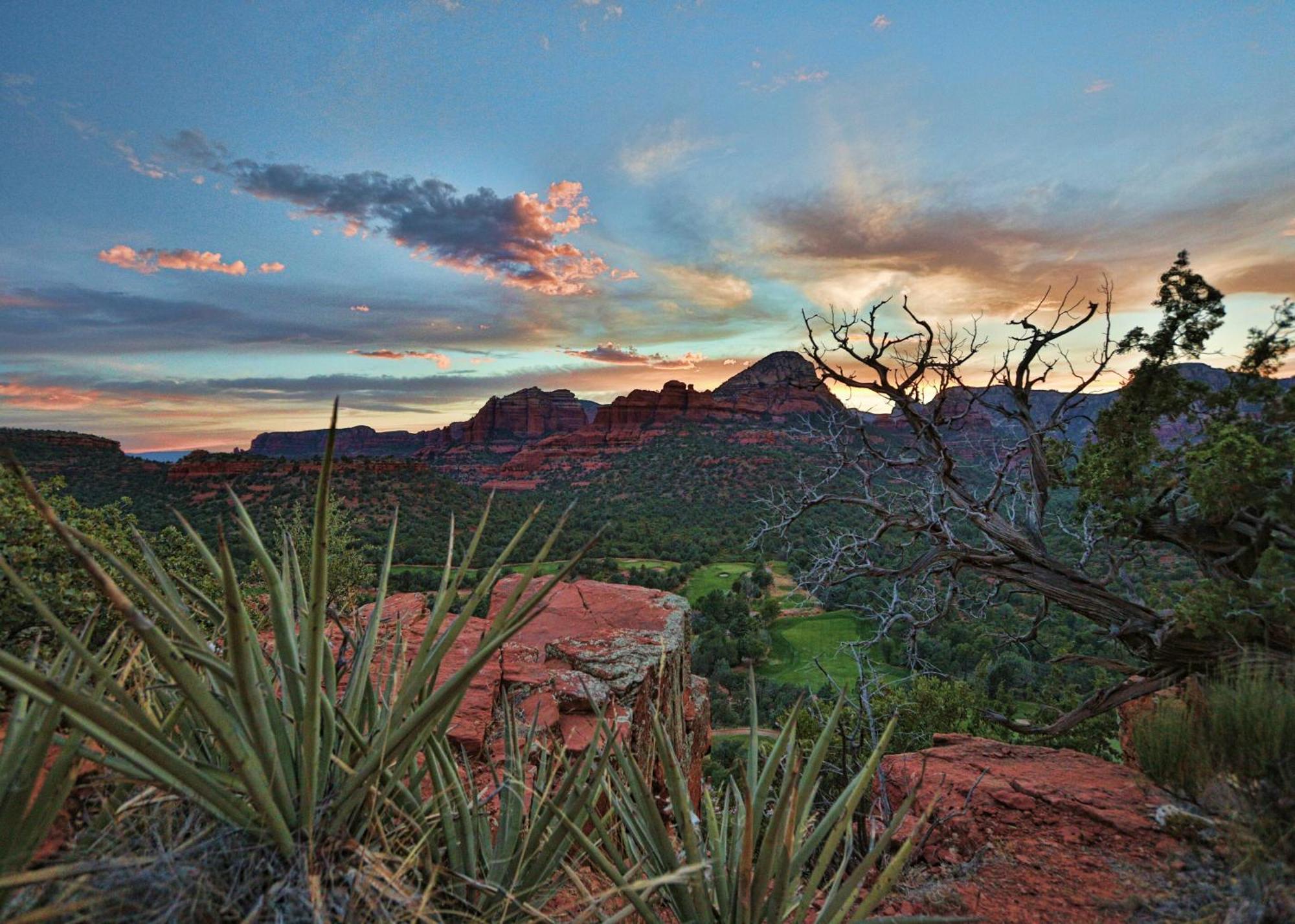 Complete Luxury , Extras And Red Rock Vistas - Exclusive Golf Community Holiday home *